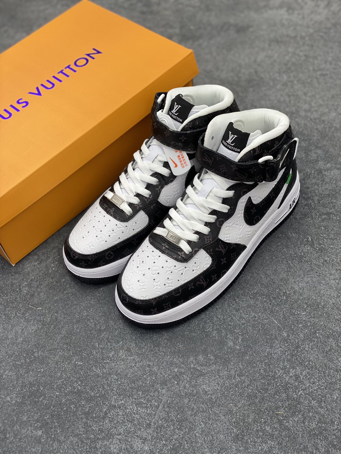图片[8]-NIke Air Force 1 \’07 Low “LV联名–白黑印花”空军一号 中帮 运动鞋 休闲鞋 折边针车 工艺难度大 原楦头原纸板 原装鞋盒 定制五金配件 内置全掌气垫 原厂鞋底 货号：DV0688-400 尺码：36 36.5 37.5 38 38.5 39 40 40.5 41 42 42.5 43 44 44.5 45-选品中心