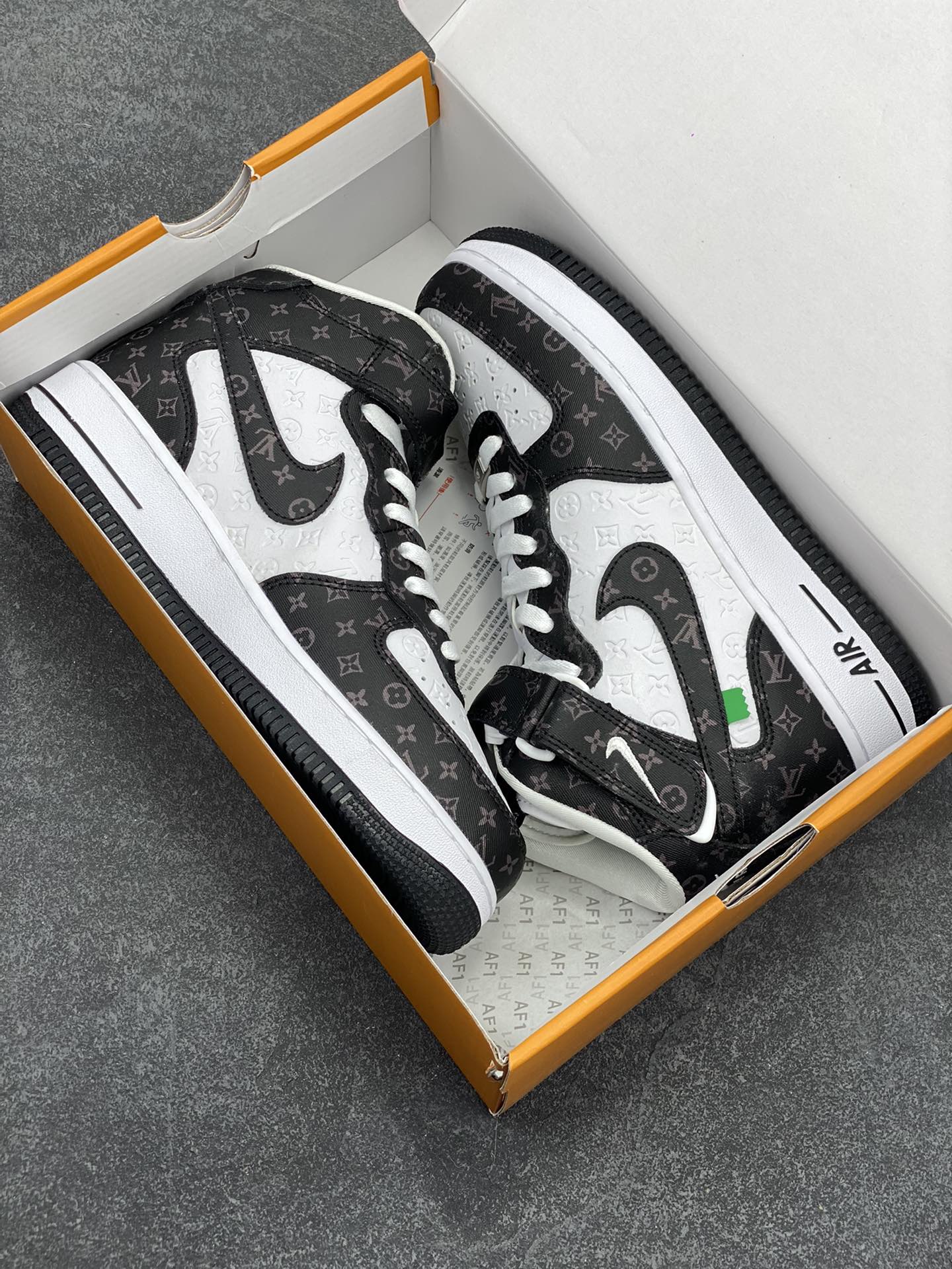 图片[9]-NIke Air Force 1 \’07 Low “LV联名–白黑印花”空军一号 中帮 运动鞋 休闲鞋 折边针车 工艺难度大 原楦头原纸板 原装鞋盒 定制五金配件 内置全掌气垫 原厂鞋底 货号：DV0688-400 尺码：36 36.5 37.5 38 38.5 39 40 40.5 41 42 42.5 43 44 44.5 45-选品中心