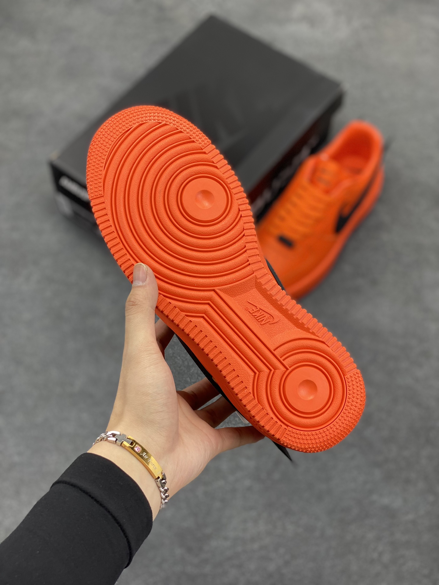 图片[5]-Ambush x Nk Air Force 1\’07 Low 联名款 空军一号低帮休闲板鞋 纯鞋面采用了优质原厂黄油皮革 标志性的 Swoosh 延伸至鞋跟之外 鞋舌和鞋垫上印有 AMBUSH 品牌标志 整体简约大气 可以适配多种造型 货号：DV3464-101 尺码：36 36.5 37.5 38 38.5 39 40 40.5 41 42 42.5 43 44 44.5 45 46-选品中心