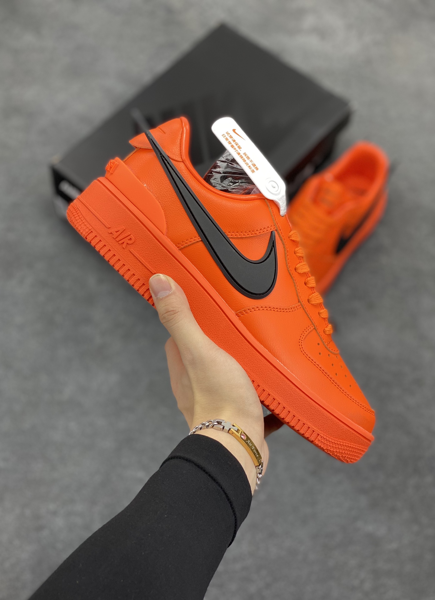 Ambush x Nk Air Force 1\’07 Low 联名款 空军一号低帮休闲板鞋 纯鞋面采用了优质原厂黄油皮革 标志性的 Swoosh 延伸至鞋跟之外 鞋舌和鞋垫上印有 AMBUSH 品牌标志 整体简约大气 可以适配多种造型 货号:DV3464-101 尺码:36 36.5 37.5 38 38.5 39 40 40.5 41 42 42.5 43 44 44.5 45 46-选品中心