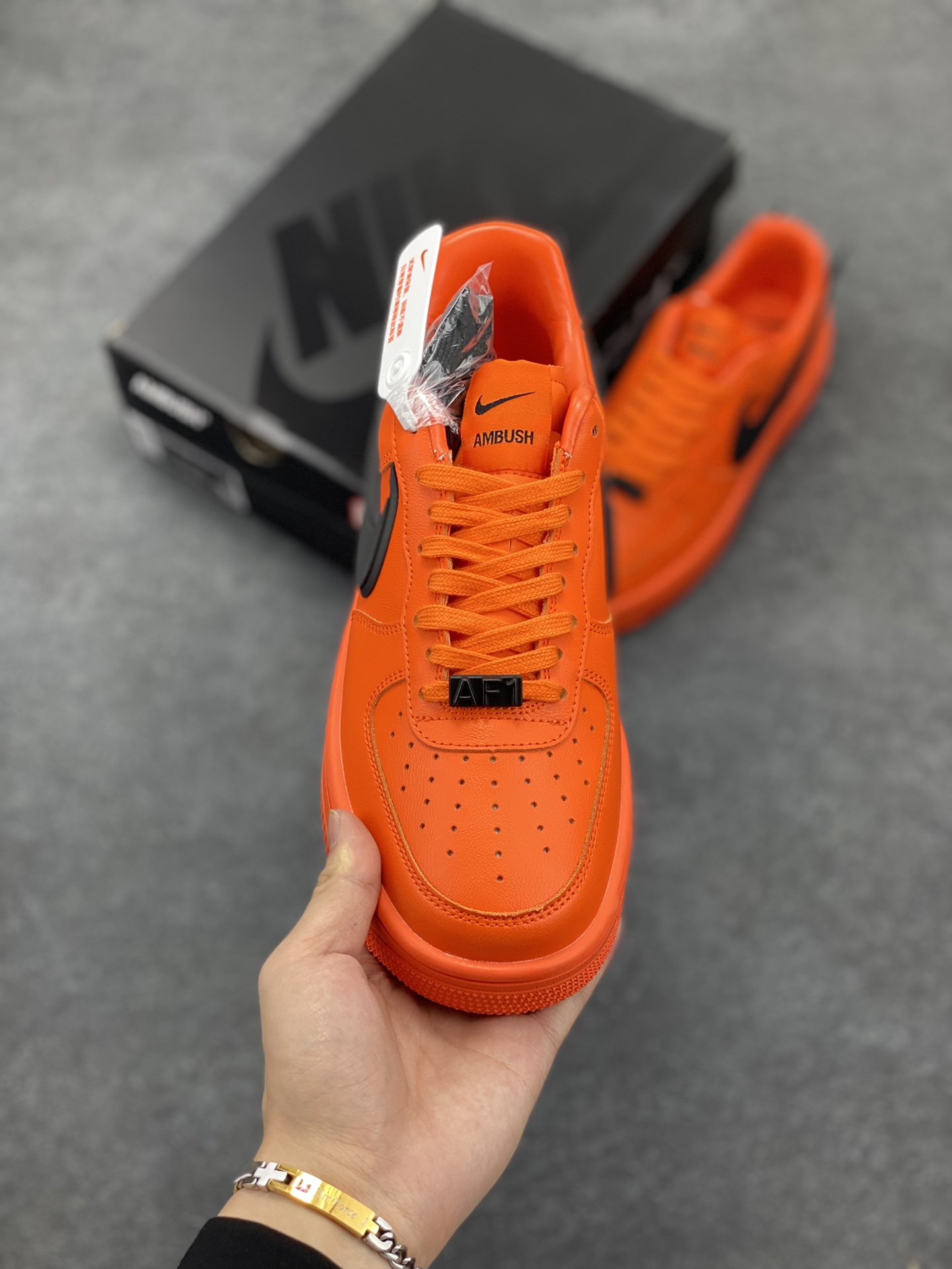 图片[2]-Ambush x Nk Air Force 1\’07 Low 联名款 空军一号低帮休闲板鞋 纯鞋面采用了优质原厂黄油皮革 标志性的 Swoosh 延伸至鞋跟之外 鞋舌和鞋垫上印有 AMBUSH 品牌标志 整体简约大气 可以适配多种造型 货号：DV3464-101 尺码：36 36.5 37.5 38 38.5 39 40 40.5 41 42 42.5 43 44 44.5 45 46-选品中心