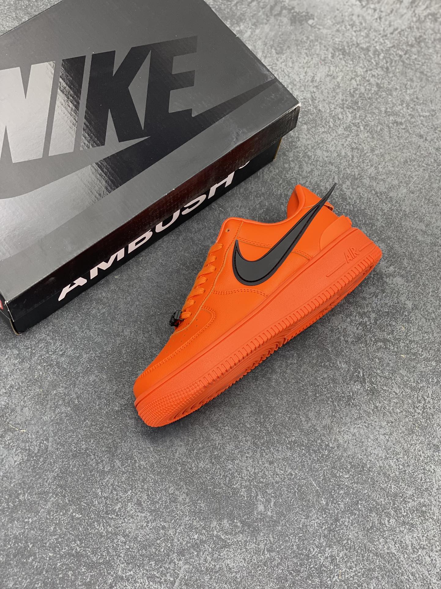 图片[7]-Ambush x Nk Air Force 1\’07 Low 联名款 空军一号低帮休闲板鞋 纯鞋面采用了优质原厂黄油皮革 标志性的 Swoosh 延伸至鞋跟之外 鞋舌和鞋垫上印有 AMBUSH 品牌标志 整体简约大气 可以适配多种造型 货号：DV3464-101 尺码：36 36.5 37.5 38 38.5 39 40 40.5 41 42 42.5 43 44 44.5 45 46-选品中心