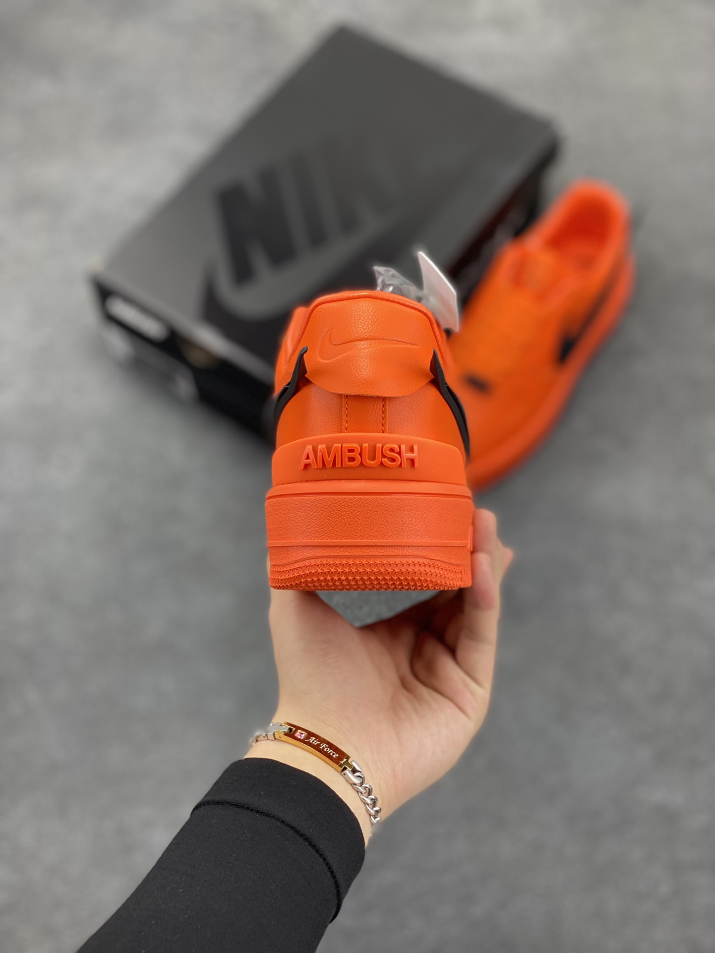 图片[4]-Ambush x Nk Air Force 1\’07 Low 联名款 空军一号低帮休闲板鞋 纯鞋面采用了优质原厂黄油皮革 标志性的 Swoosh 延伸至鞋跟之外 鞋舌和鞋垫上印有 AMBUSH 品牌标志 整体简约大气 可以适配多种造型 货号：DV3464-101 尺码：36 36.5 37.5 38 38.5 39 40 40.5 41 42 42.5 43 44 44.5 45 46-选品中心