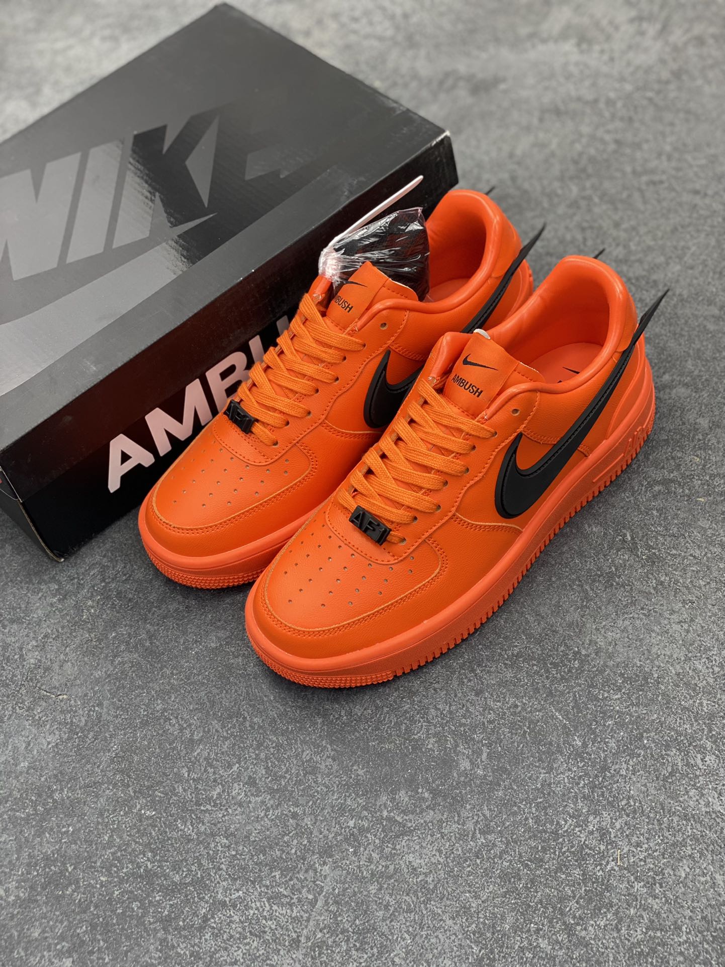 图片[8]-Ambush x Nk Air Force 1\’07 Low 联名款 空军一号低帮休闲板鞋 纯鞋面采用了优质原厂黄油皮革 标志性的 Swoosh 延伸至鞋跟之外 鞋舌和鞋垫上印有 AMBUSH 品牌标志 整体简约大气 可以适配多种造型 货号：DV3464-101 尺码：36 36.5 37.5 38 38.5 39 40 40.5 41 42 42.5 43 44 44.5 45 46-选品中心