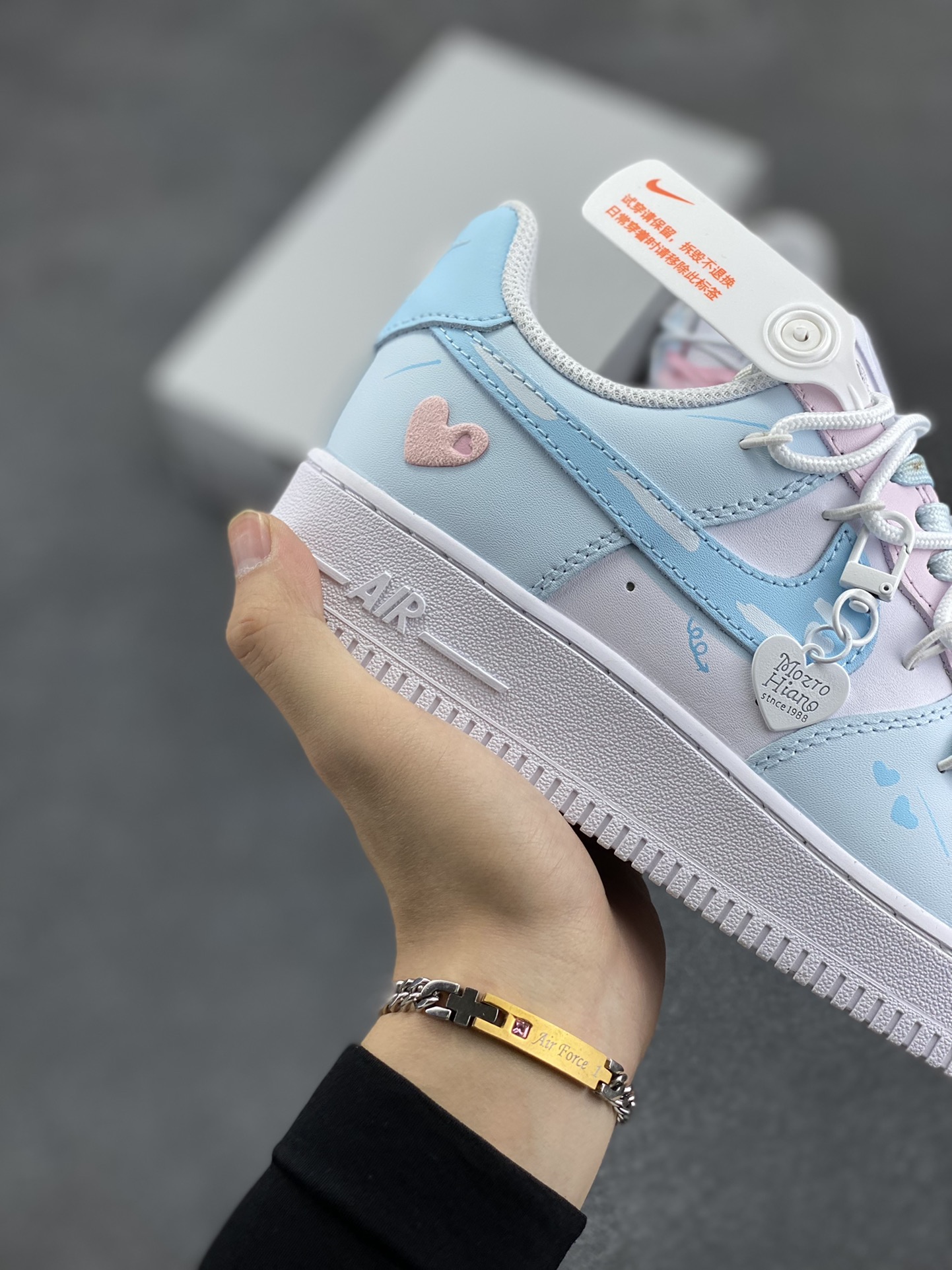 图片[6]-Nike Air Force 1 Low 爱心抽绳绑带 空军一号低帮运动板鞋 原楦头原纸板 打造纯正空军版型#专注外贸渠道 全掌内置蜂窝气垫 #原盒配件 原厂中底钢印、拉帮完美 货号：DH2920-111 尺码：36 36.5 37.5 38 38.5 39 40 40.5 41 42 42.5 43 44 44.5 45-选品中心