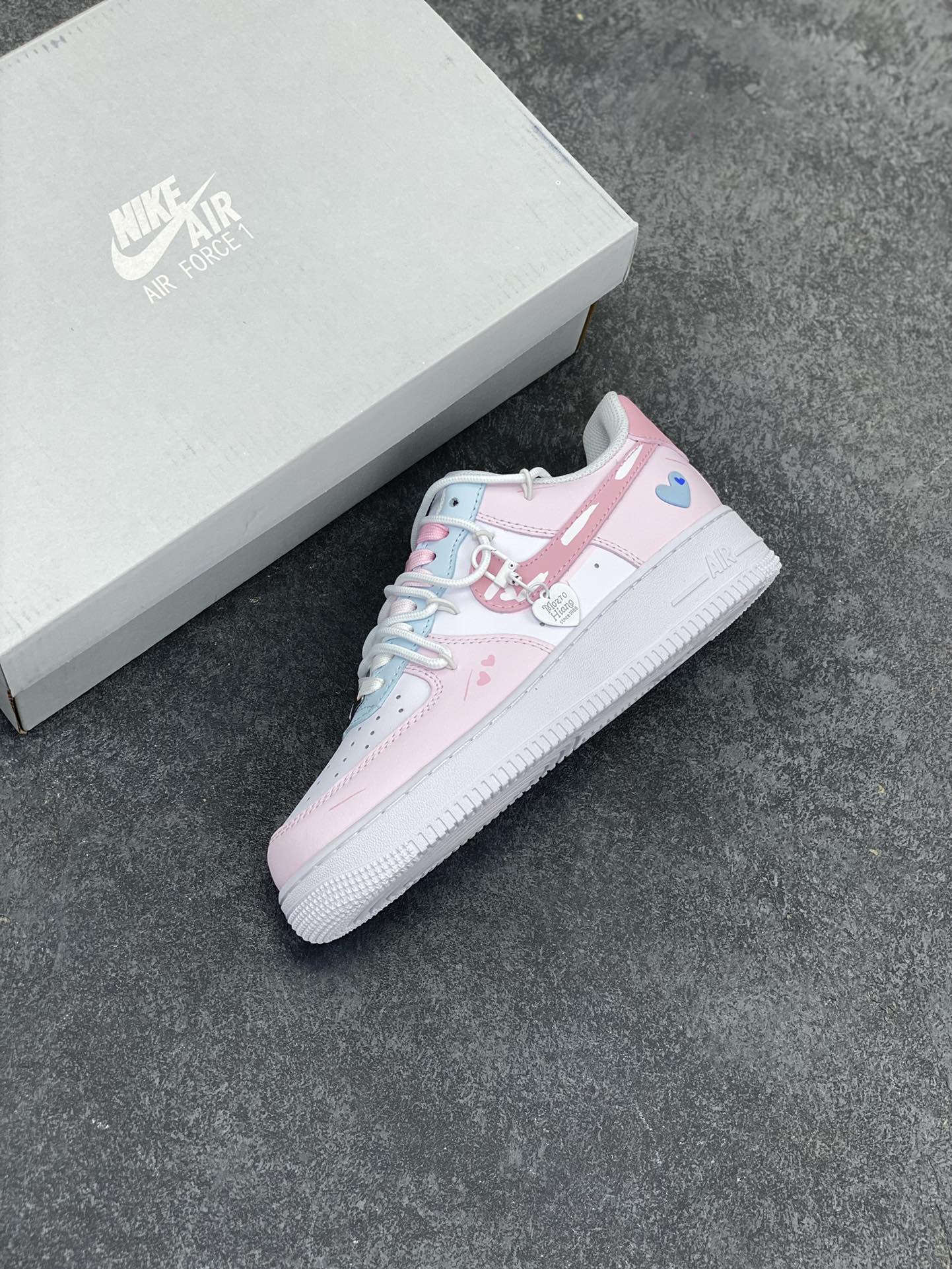 图片[7]-Nike Air Force 1 Low 爱心抽绳绑带 空军一号低帮运动板鞋 原楦头原纸板 打造纯正空军版型#专注外贸渠道 全掌内置蜂窝气垫 #原盒配件 原厂中底钢印、拉帮完美 货号：DH2920-111 尺码：36 36.5 37.5 38 38.5 39 40 40.5 41 42 42.5 43 44 44.5 45-选品中心