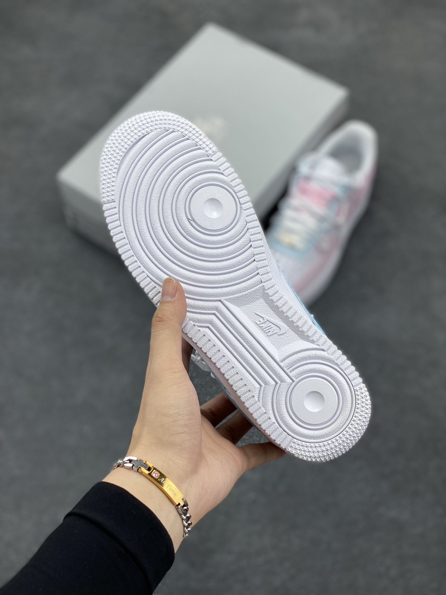 图片[5]-Nike Air Force 1 Low 爱心抽绳绑带 空军一号低帮运动板鞋 原楦头原纸板 打造纯正空军版型#专注外贸渠道 全掌内置蜂窝气垫 #原盒配件 原厂中底钢印、拉帮完美 货号：DH2920-111 尺码：36 36.5 37.5 38 38.5 39 40 40.5 41 42 42.5 43 44 44.5 45-选品中心