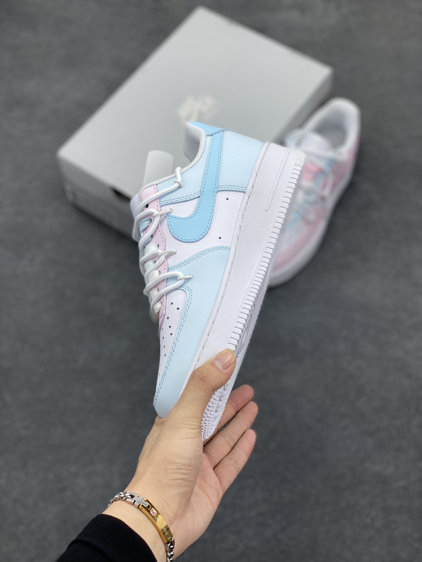 图片[3]-Nike Air Force 1 Low 爱心抽绳绑带 空军一号低帮运动板鞋 原楦头原纸板 打造纯正空军版型#专注外贸渠道 全掌内置蜂窝气垫 #原盒配件 原厂中底钢印、拉帮完美 货号：DH2920-111 尺码：36 36.5 37.5 38 38.5 39 40 40.5 41 42 42.5 43 44 44.5 45-选品中心