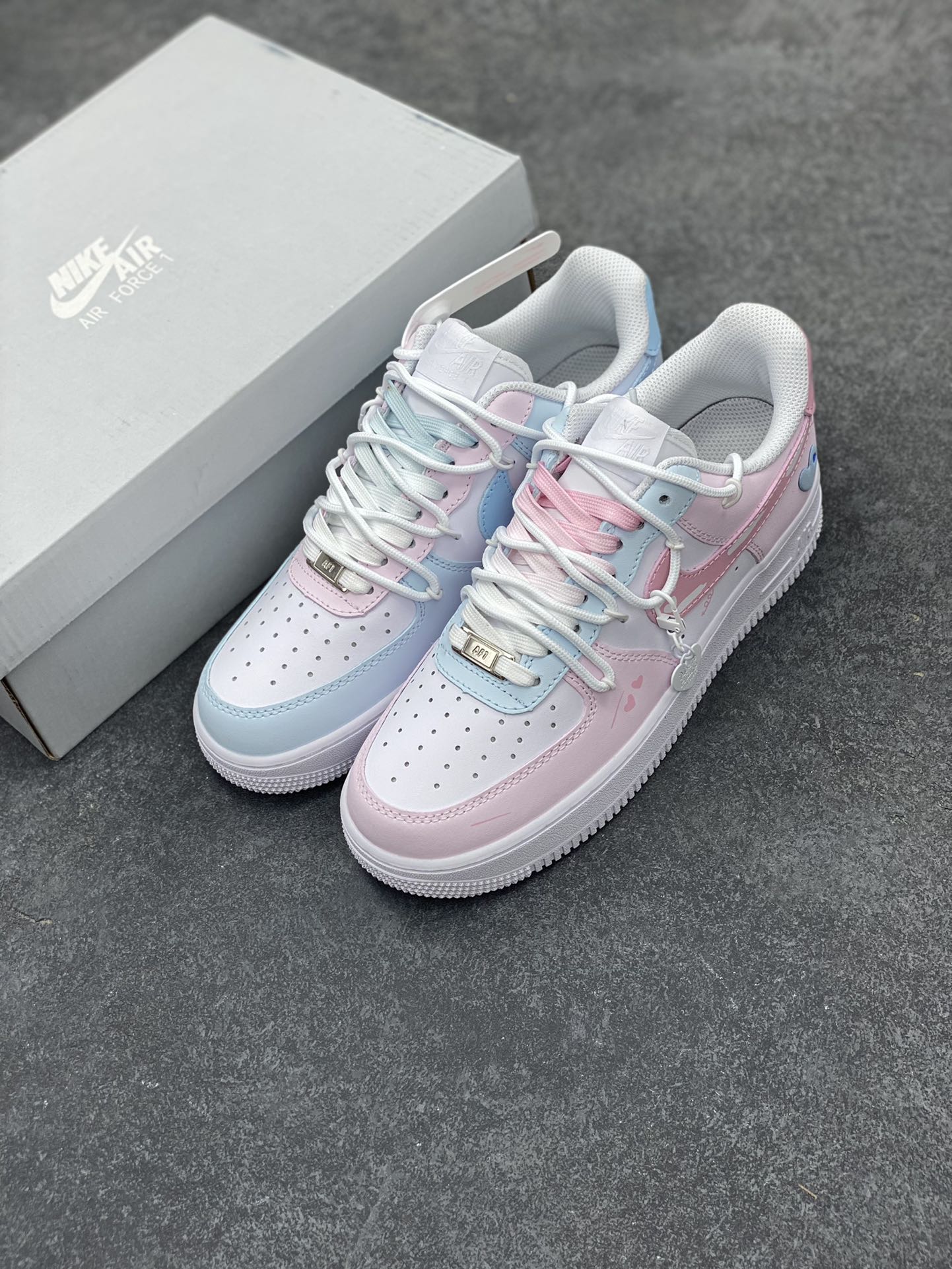 图片[8]-Nike Air Force 1 Low 爱心抽绳绑带 空军一号低帮运动板鞋 原楦头原纸板 打造纯正空军版型#专注外贸渠道 全掌内置蜂窝气垫 #原盒配件 原厂中底钢印、拉帮完美 货号：DH2920-111 尺码：36 36.5 37.5 38 38.5 39 40 40.5 41 42 42.5 43 44 44.5 45-选品中心
