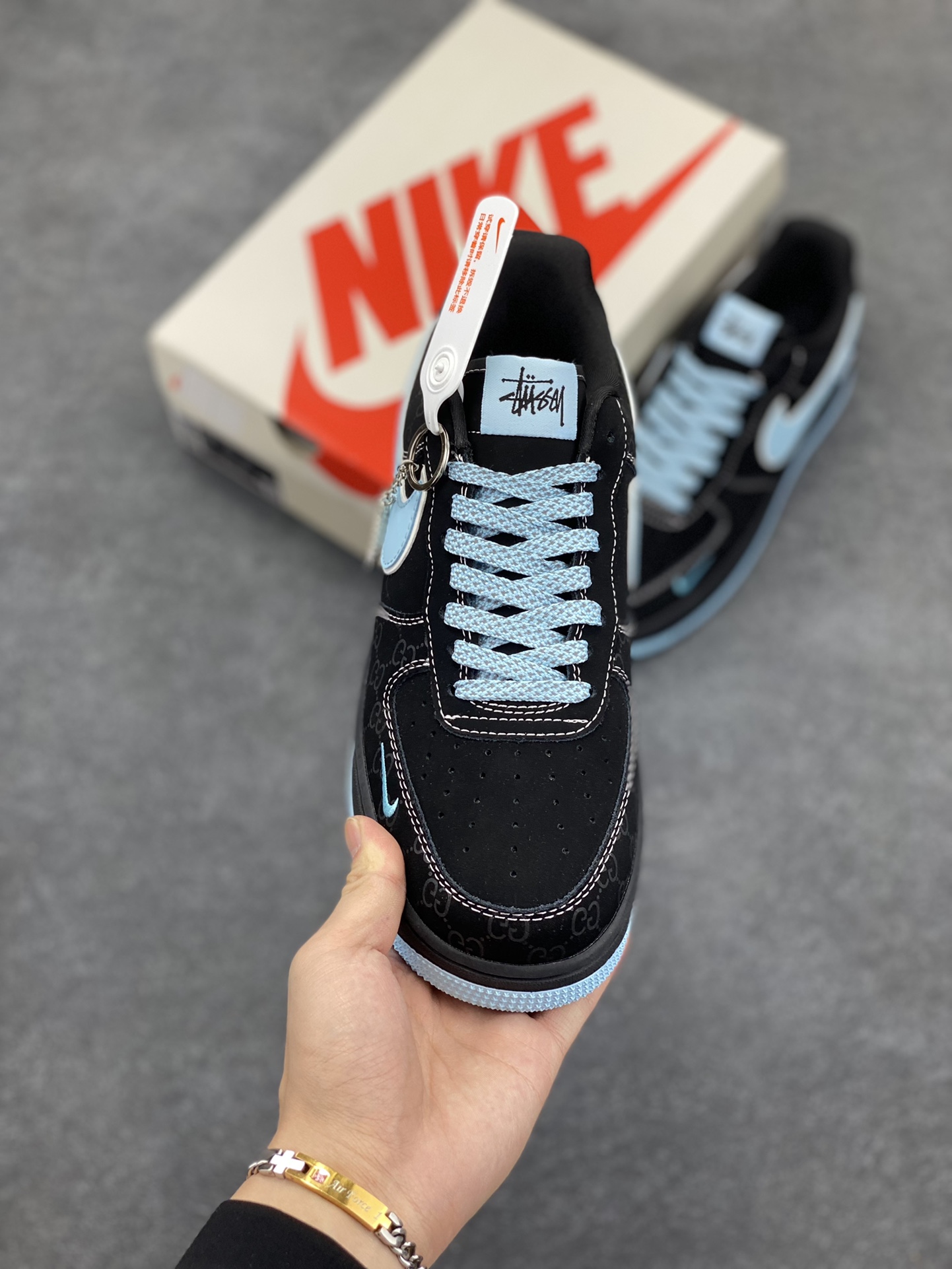 图片[2]-NIke Air Force 1 \’07 Low “斯图西联名–黑蒂芙尼”空军一号 低帮 运动鞋 休闲鞋 折边针车 工艺难度大 原楦头原纸板 原装鞋盒 定制五金配件 内置全掌气垫 原厂鞋底 货号：KK1988-008 尺码：36 36.5 37.5 38 38.5 39 40 40.5 41 42 42.5 43 44 44.5 45-选品中心