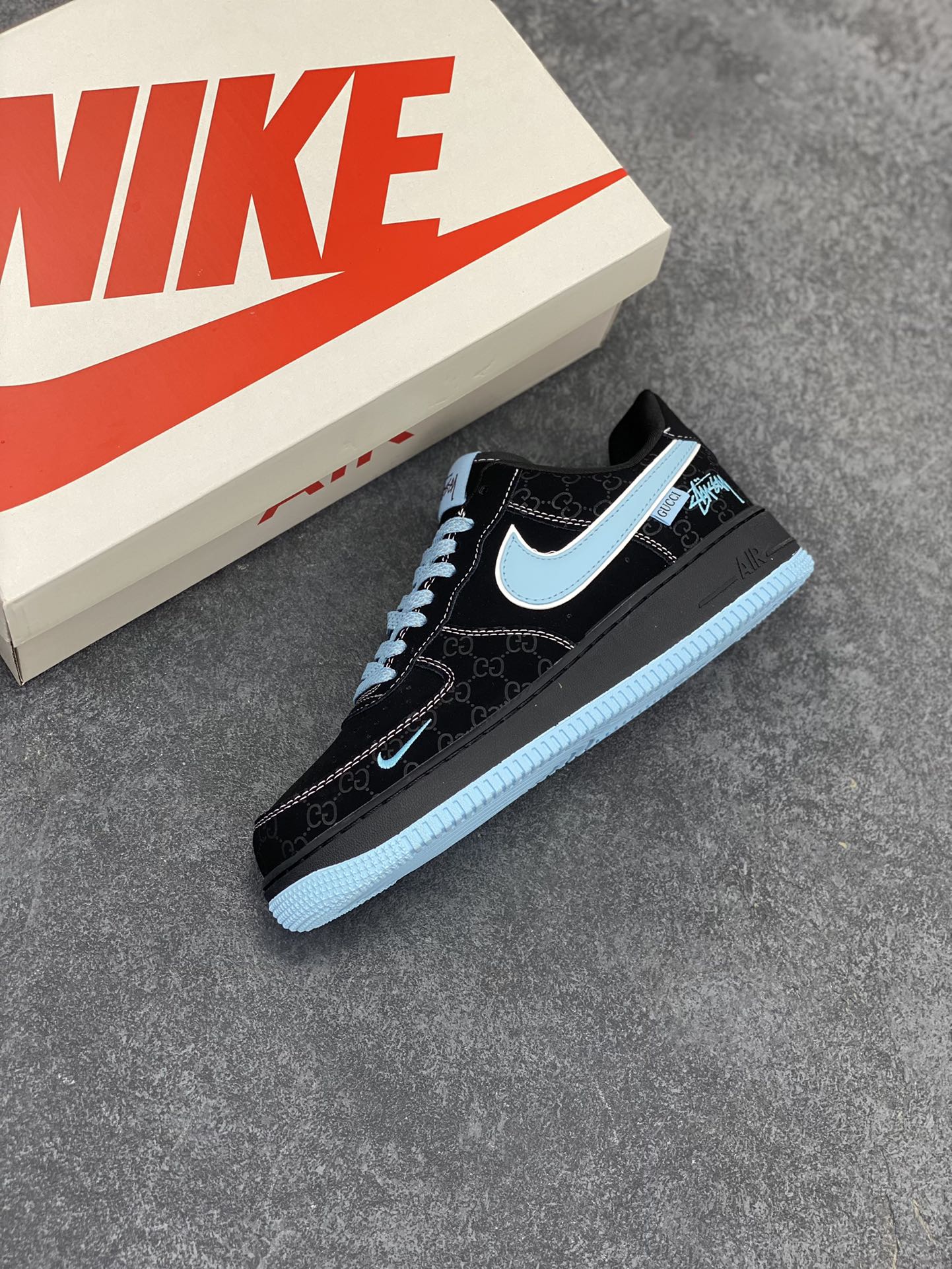 图片[7]-NIke Air Force 1 \’07 Low “斯图西联名–黑蒂芙尼”空军一号 低帮 运动鞋 休闲鞋 折边针车 工艺难度大 原楦头原纸板 原装鞋盒 定制五金配件 内置全掌气垫 原厂鞋底 货号：KK1988-008 尺码：36 36.5 37.5 38 38.5 39 40 40.5 41 42 42.5 43 44 44.5 45-选品中心