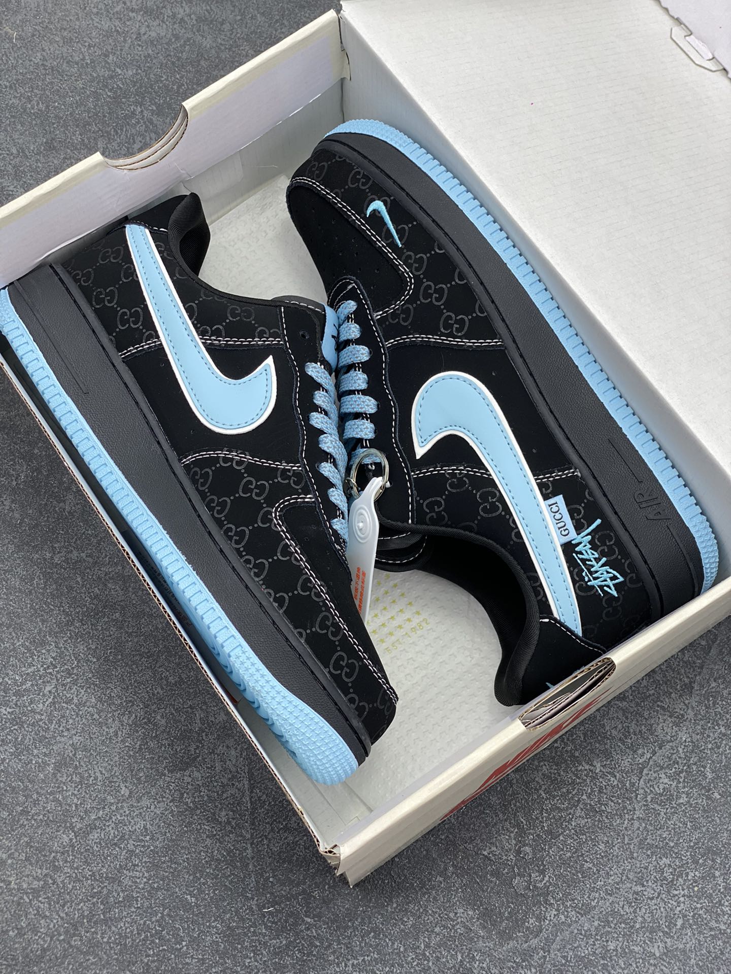 图片[9]-NIke Air Force 1 \’07 Low “斯图西联名–黑蒂芙尼”空军一号 低帮 运动鞋 休闲鞋 折边针车 工艺难度大 原楦头原纸板 原装鞋盒 定制五金配件 内置全掌气垫 原厂鞋底 货号：KK1988-008 尺码：36 36.5 37.5 38 38.5 39 40 40.5 41 42 42.5 43 44 44.5 45-选品中心