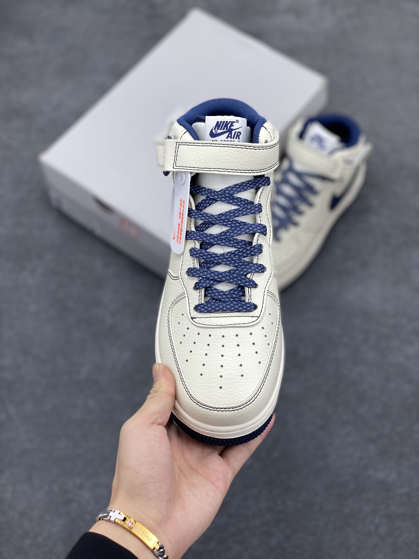 图片[2]-Nike Air Force 1 Mid \’07 米深蓝 满天星中帮空军一号休闲板鞋 定制头成皮料 3M反光 原楦原纸板 纯正版型 内置全掌气垫 货号：MU3603-202 尺码：36 36.5 37.5 38 38.5 39 40 40.5 41 42 42.5 43 44 44.5 45-选品中心