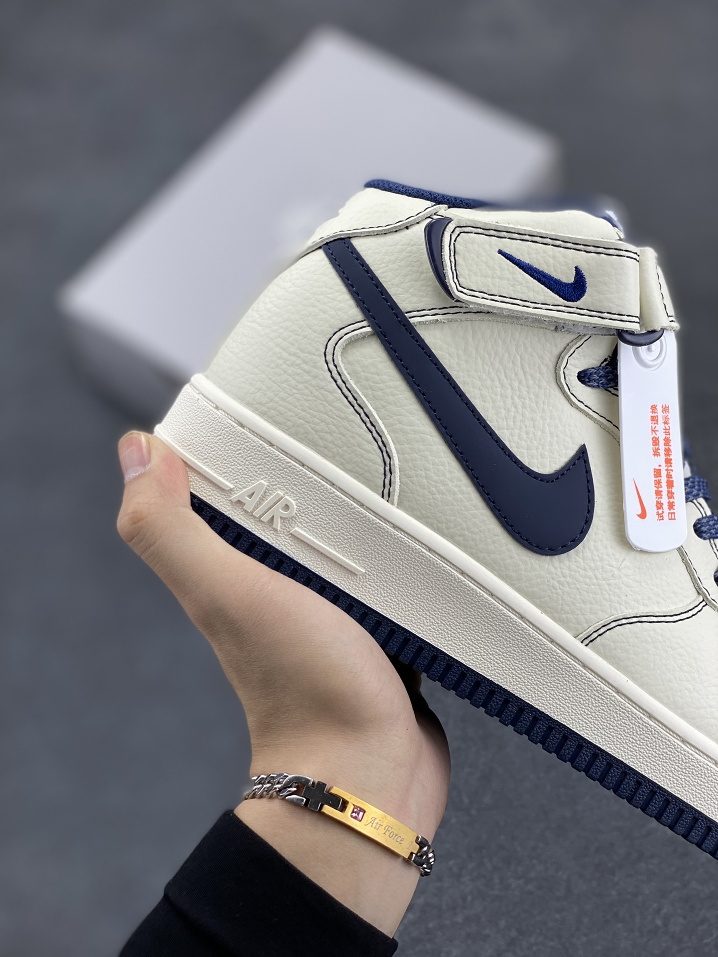 图片[6]-Nike Air Force 1 Mid \’07 米深蓝 满天星中帮空军一号休闲板鞋 定制头成皮料 3M反光 原楦原纸板 纯正版型 内置全掌气垫 货号：MU3603-202 尺码：36 36.5 37.5 38 38.5 39 40 40.5 41 42 42.5 43 44 44.5 45-选品中心