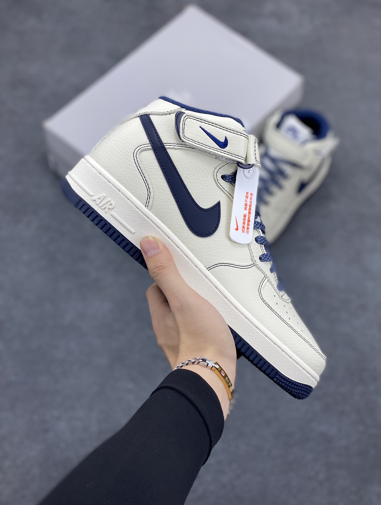 Nike Air Force 1 Mid \'07 米深蓝 满天星中帮空军一号休闲板鞋 定制头成皮料 3M反光 原楦原纸板 纯正版型 内置全掌气垫 货号：MU3603-202 尺码：36 36.5 37.5 38 38.5 39 40 40.5 41 42 42.5 43 44 44.5 45-选品中心