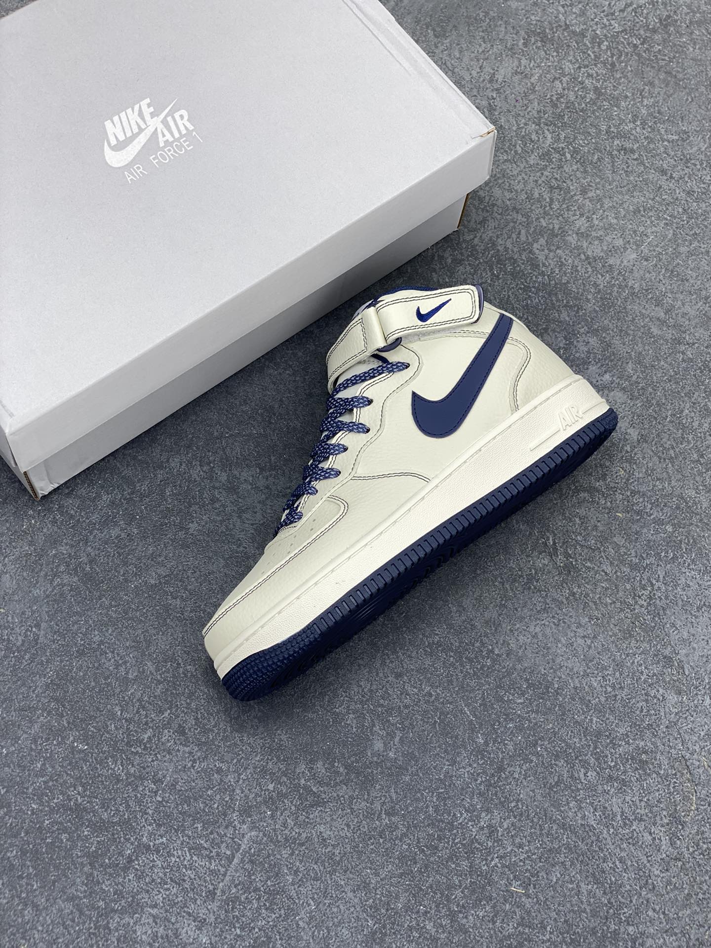 图片[7]-Nike Air Force 1 Mid \’07 米深蓝 满天星中帮空军一号休闲板鞋 定制头成皮料 3M反光 原楦原纸板 纯正版型 内置全掌气垫 货号：MU3603-202 尺码：36 36.5 37.5 38 38.5 39 40 40.5 41 42 42.5 43 44 44.5 45-选品中心