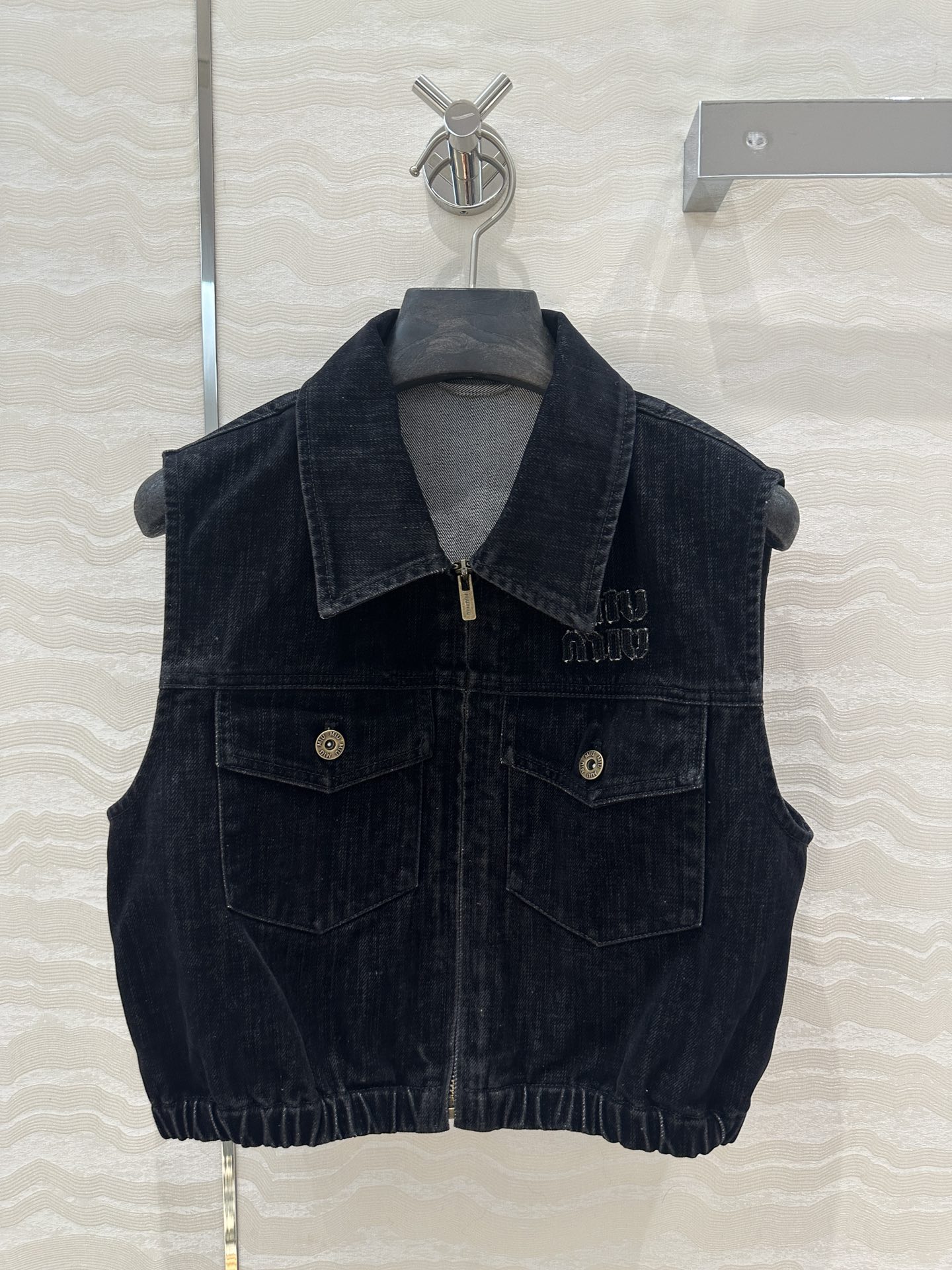 Qual è il posto migliore per acquistare replica
 MiuMiu 7 stelle
 Abbigliamento Gilet Corduroy