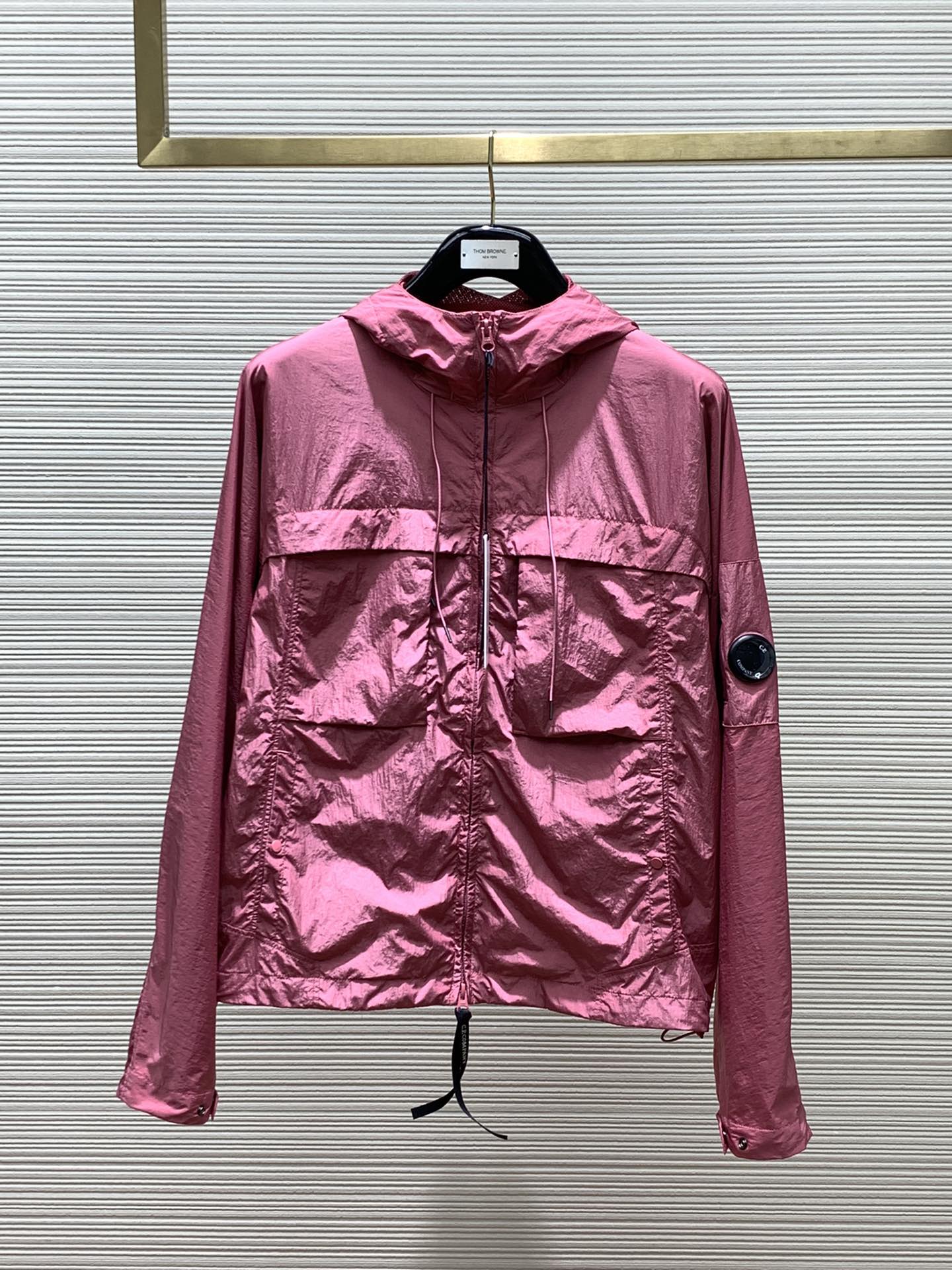 NO:119698,,CP imported metal jacket is more comfortable!  !  Super popular items are coming. CP's classic and fashionable design style, details determine success or failure!  It is undoubtedly a great dressing experience!  Classic style cutting, easy to solve daily matching needs, strong recommendation!  Size 46-52, Jackets & coats,alexander wang19860909,CP 进口金属外套 更舒适！！超火爆单品来袭 CP 家经典时尚的设计风格,细节决定成败！无疑是一种绝佳的穿着享受！经典版型裁剪,轻松的解决日常搭配所需,强推！尺码46-52,,jackets & coats,alexander wang,Men's clothing