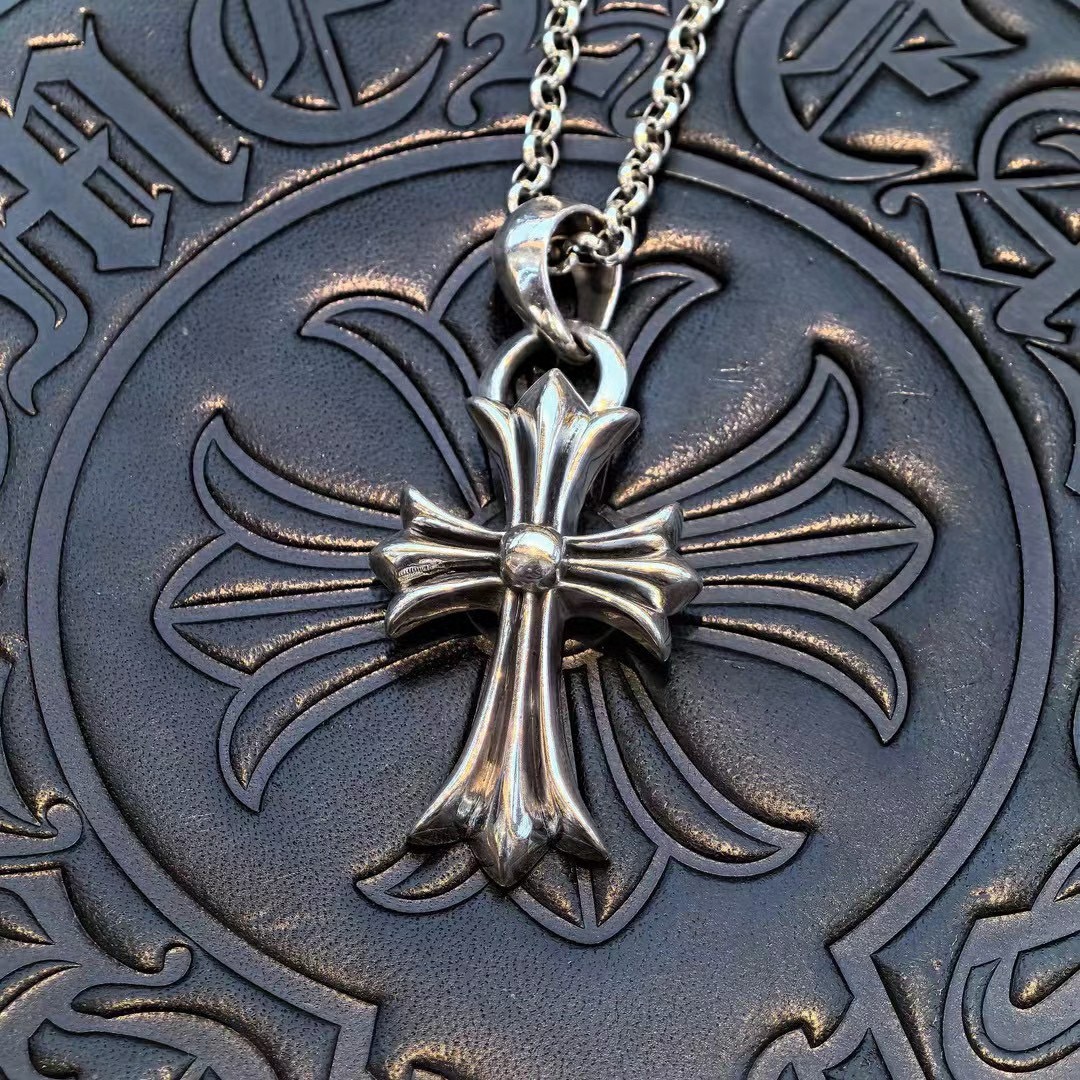 NO:107777,[Chrome Hearts] Cross pendant necklace, fashionable and exquisite and versatile style, almost the same as zp, and it is also a classic style with Ch chain. It is consistent with the authentic product, and is definitely not an ordinary version on the market!  , jewelry boutique, chrome hearts, chrome hearts, necklace19860909【Chrome Hearts克罗心】十字架吊坠项链 时尚精美百搭款做工跟zp几乎没差,搭配Ch链也是很经典的款式 跟正品保持一致工艺,绝非市面普通版本！,饰品精品,chrome hearts,chrome hearts,necklace,Jewelry