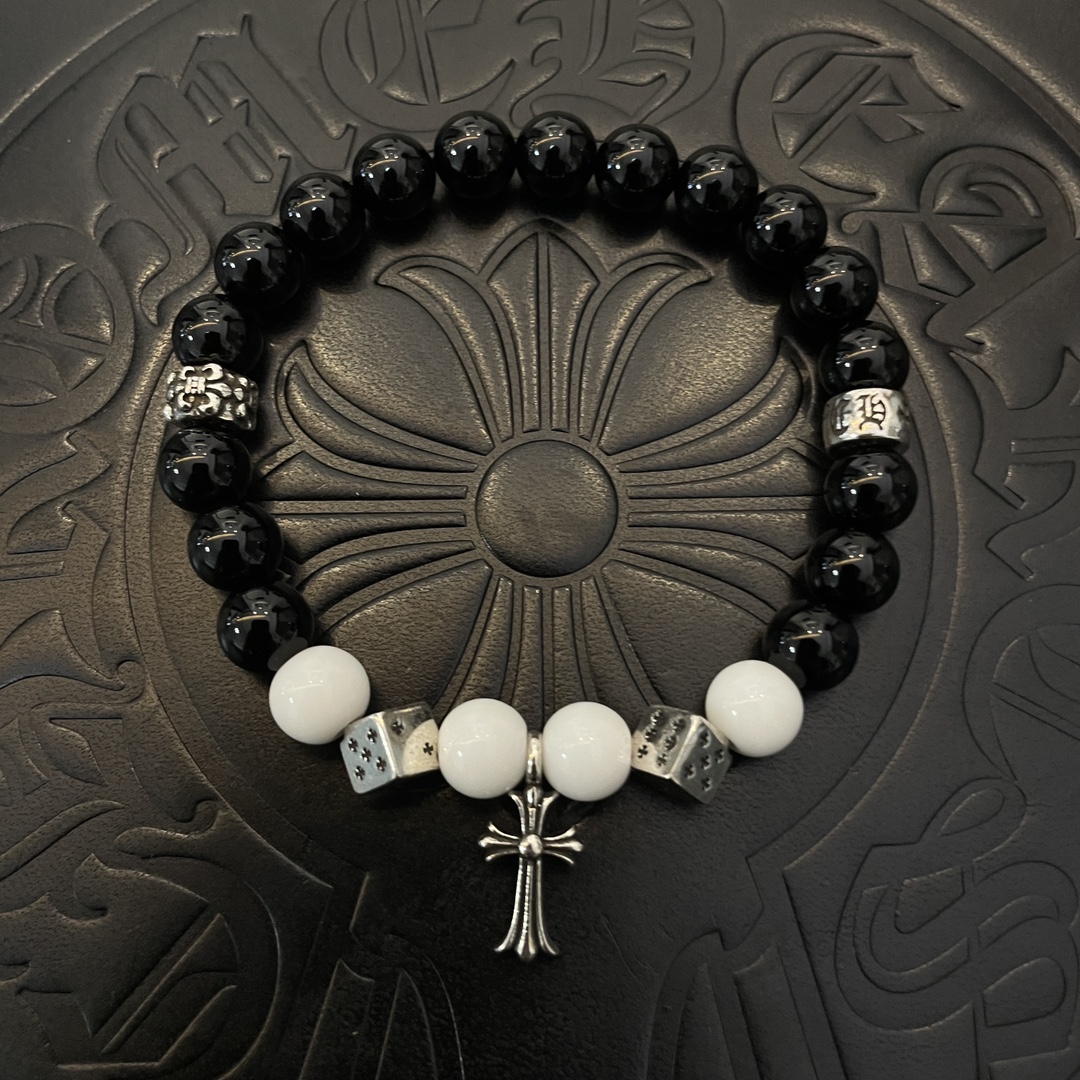 NO:107779,New [Counter Quality] Chrome Hearts Croxin Classic retro multi-element obsidian bracelet, different pattern design styles with different concave and convex shapes, presenting uniqueness. Cross Scout flowers are Croxin's ambitions, so they last longer. Genuine version of Chrome Hearts Croxin, differentiating the market ordinary light version, matching the quality of the version, looking at the details of the letter printing, retro old gray oxygen level. Seiko version!  !  !  Pure handmade ~ Authentic model opening must-have fashion and fashion, both men and women can wear it, same style for couples, original official website, rock punk style silver style, retro elements, trendy and versatile!  , jewelry boutique, chrome hearts, chrome hearts, bracelet19860909新款【专柜品质】Chrome Hearts克罗心 经典复古多元素黑曜石手串手链,凹凸造型不同的花纹设计风格 呈现出与众不同 十字架 童军花是克罗心的志 所以更经久不衰 正品打版Chrome Hearts克罗心 区别市场普通轻版 对版对标品质 看字印细节 复古做旧灰氧程度.精工版本！！！ 纯手工打造 ～正品开模潮流时尚必备 男女均可佩戴 情侣同款 官网原版 摇滚朋克泰银风格 复古元素 潮流百搭！,饰品精品,chrome hearts,chrome hearts,bracelet,Jewelry