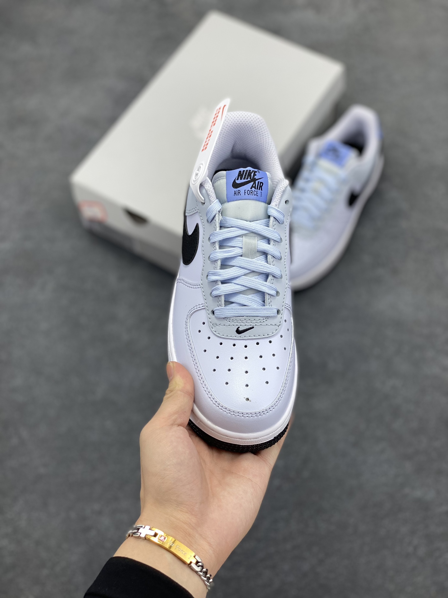 图片[2]-Nike Air Force 1 Low 白黑蓝 空军一号低帮运动板鞋 原楦头原纸板 打造纯正空军版型#专注外贸渠道 全掌内置蜂窝气垫 #原盒配件 原厂中底钢印、拉帮完美 货号：FV5948-003 尺码：35.5 36 36.5 37.5 38 38.5 39 40 40.5 41 42 42.5 43 44 44.5 45-选品中心