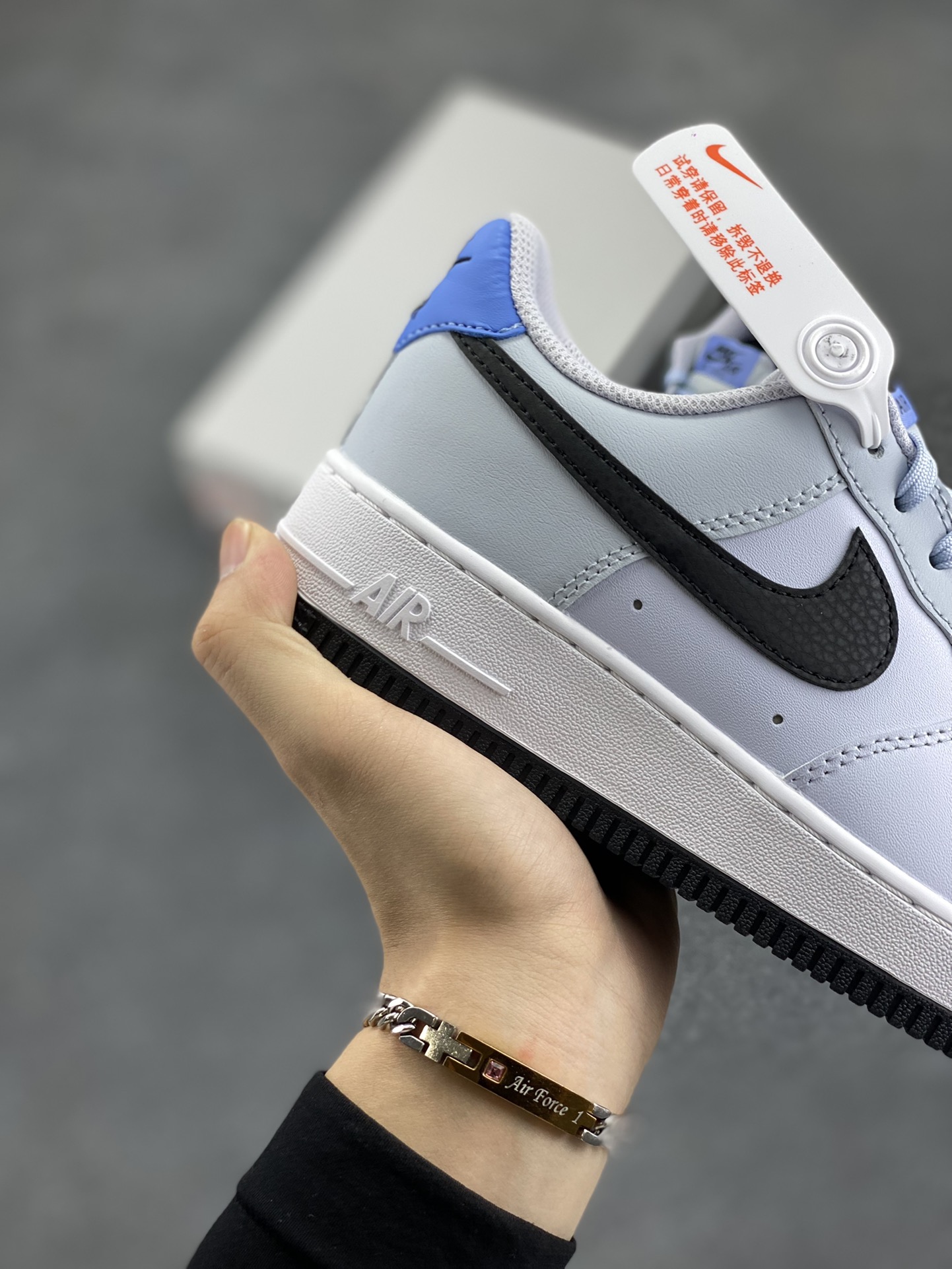图片[6]-Nike Air Force 1 Low 白黑蓝 空军一号低帮运动板鞋 原楦头原纸板 打造纯正空军版型#专注外贸渠道 全掌内置蜂窝气垫 #原盒配件 原厂中底钢印、拉帮完美 货号：FV5948-003 尺码：35.5 36 36.5 37.5 38 38.5 39 40 40.5 41 42 42.5 43 44 44.5 45-选品中心