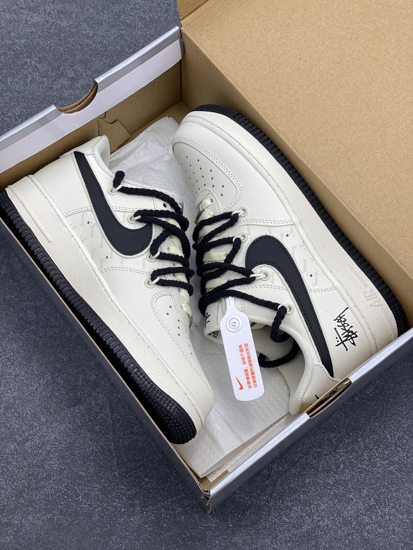 图片[9]-Stussy×Nike Air Force 1 Low’07 斯图西联名 空军一号低帮休闲板鞋 定制皮料 定制鞋盒 配件齐全 原楦原纸板 纯正空军版型 内置全掌气垫 货号：ZH0316-041 尺码：36 36.5 37.5 38 38.5 39 40 40.5 41 42 42.5 43 44 44.5 45-选品中心