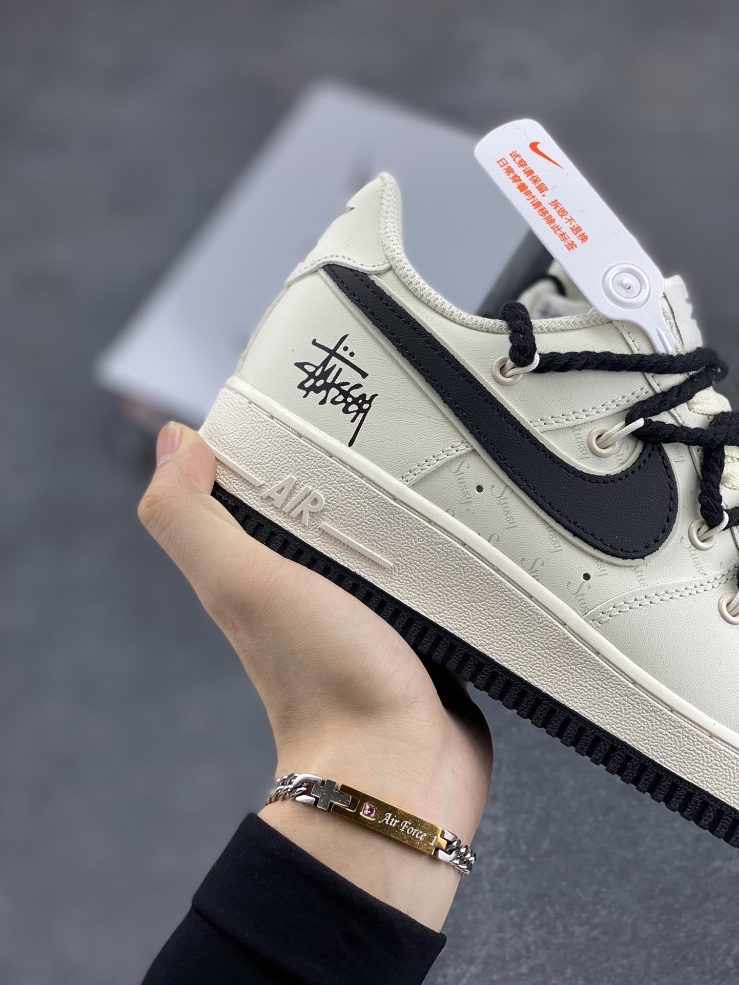 图片[6]-Stussy×Nike Air Force 1 Low’07 斯图西联名 空军一号低帮休闲板鞋 定制皮料 定制鞋盒 配件齐全 原楦原纸板 纯正空军版型 内置全掌气垫 货号：ZH0316-041 尺码：36 36.5 37.5 38 38.5 39 40 40.5 41 42 42.5 43 44 44.5 45-选品中心