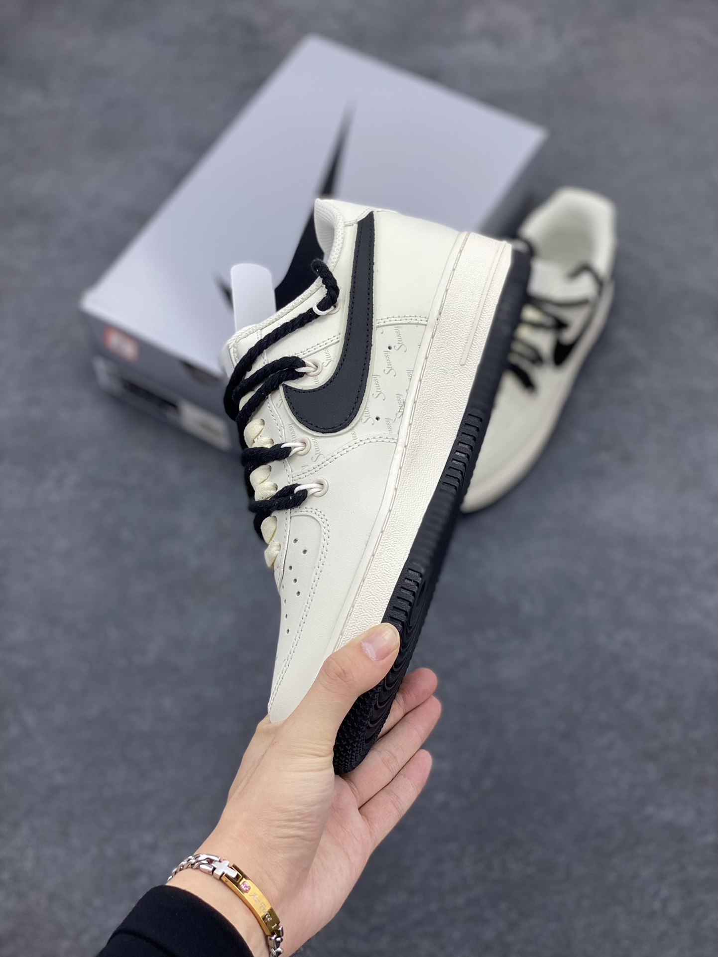 图片[3]-Stussy×Nike Air Force 1 Low’07 斯图西联名 空军一号低帮休闲板鞋 定制皮料 定制鞋盒 配件齐全 原楦原纸板 纯正空军版型 内置全掌气垫 货号：ZH0316-041 尺码：36 36.5 37.5 38 38.5 39 40 40.5 41 42 42.5 43 44 44.5 45-选品中心