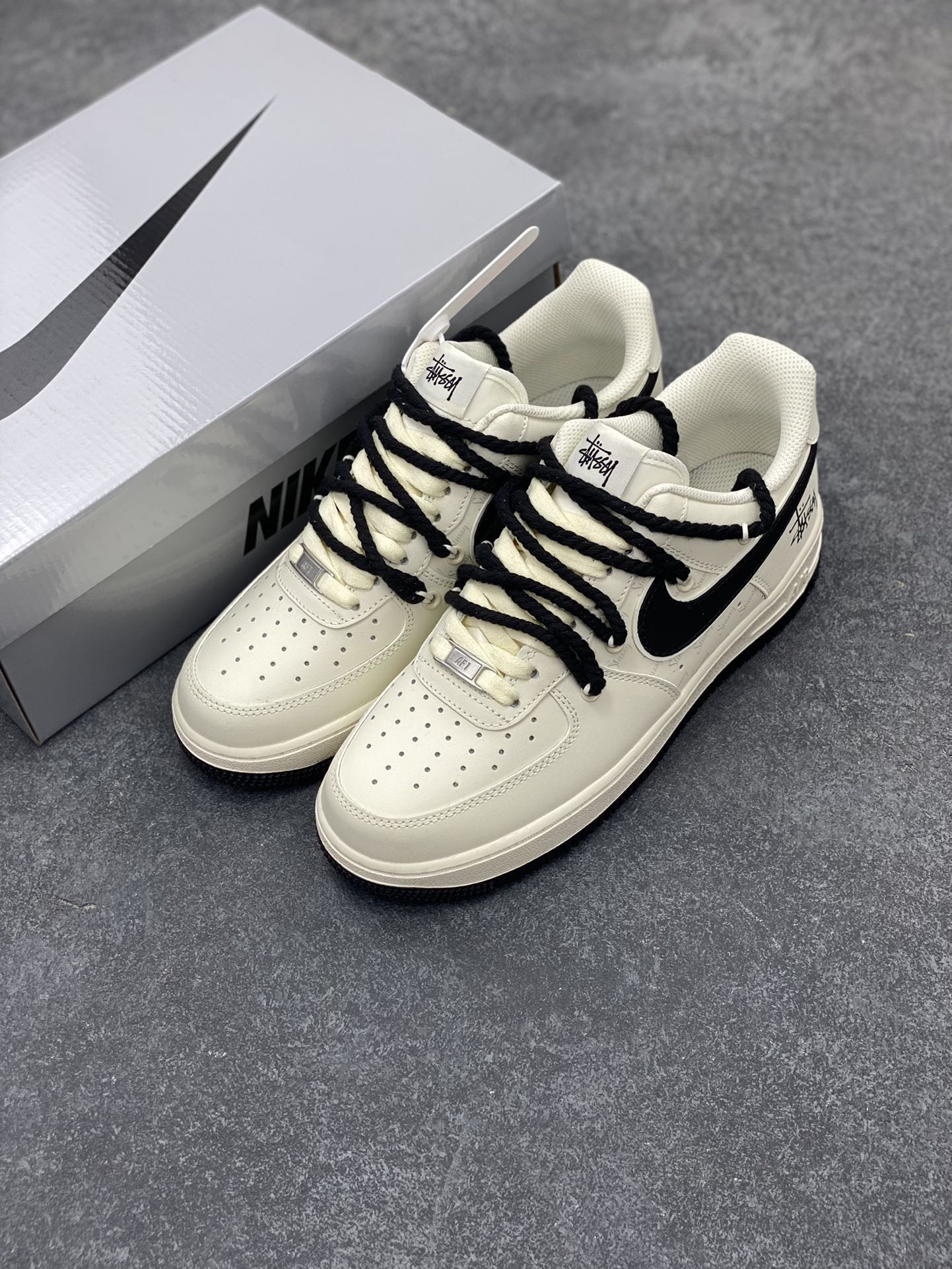 图片[8]-Stussy×Nike Air Force 1 Low’07 斯图西联名 空军一号低帮休闲板鞋 定制皮料 定制鞋盒 配件齐全 原楦原纸板 纯正空军版型 内置全掌气垫 货号：ZH0316-041 尺码：36 36.5 37.5 38 38.5 39 40 40.5 41 42 42.5 43 44 44.5 45-选品中心