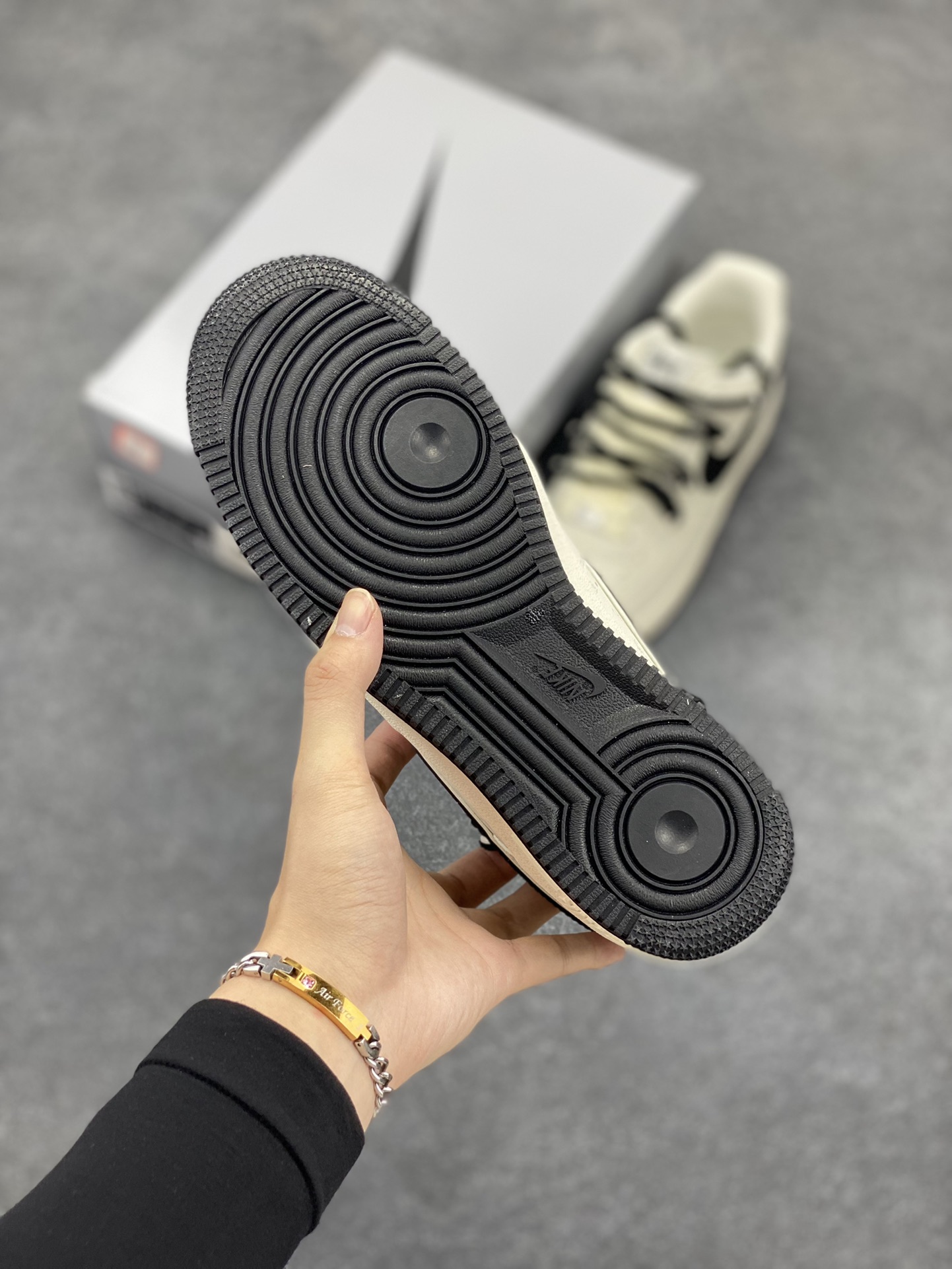 图片[5]-Stussy×Nike Air Force 1 Low’07 斯图西联名 空军一号低帮休闲板鞋 定制皮料 定制鞋盒 配件齐全 原楦原纸板 纯正空军版型 内置全掌气垫 货号：ZH0316-041 尺码：36 36.5 37.5 38 38.5 39 40 40.5 41 42 42.5 43 44 44.5 45-选品中心