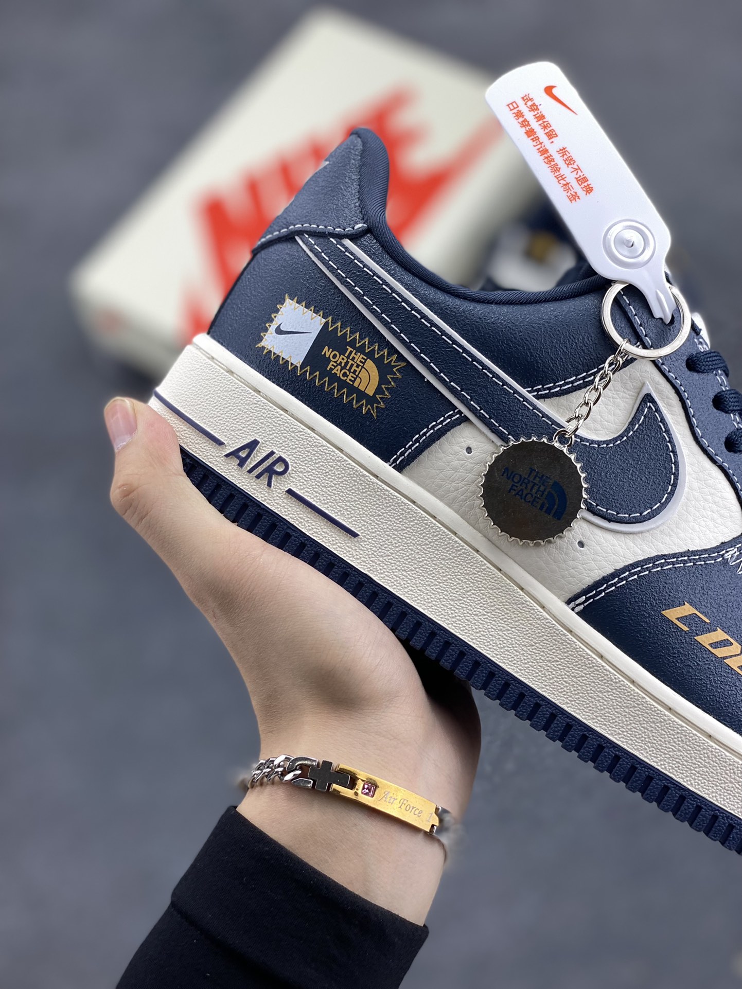图片[6]-NIke Air Force 1 \’07 Low “北面联名–CDG深蓝”空军一号 低帮 运动鞋 休闲鞋 折边针车 工艺难度大 原楦头原纸板 原装鞋盒 定制五金配件 内置全掌气垫 原厂鞋底 货号：KK1988-014 尺码：36 36.5 37.5 38 38.5 39 40 40.5 41 42 42.5 43 44 44.5 45-选品中心