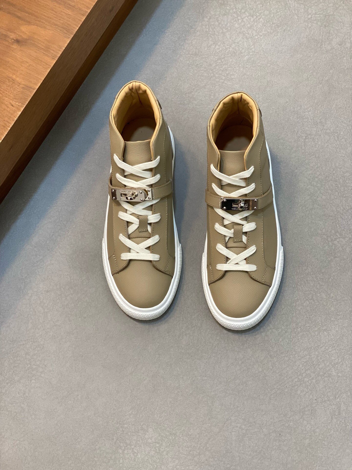 NO:219607,Brand HERMES original color matching, size 39-44 customized 38.45 price, material, new style of Hermes, boutique, casual shoes, upper cowhide, full cowhide, footbed cowhide, inner style, dynamic original, Hermes comfortable sole, simple and generous sports and leisure, Hermes casual shoes, hermes, hermes, cowhide19860909品牌HERMES 颜色原版配色 码数39-44定做38.45 价格 材质爱马仕新款 精品 休闲鞋 鞋面牛皮打造全牛皮垫脚牛皮内里版型时尚 动感十足原版 爱马仕舒适大底 简洁大方运动休闲,爱马仕 休闲鞋,hermes,hermes,cowhide,Men's shoes