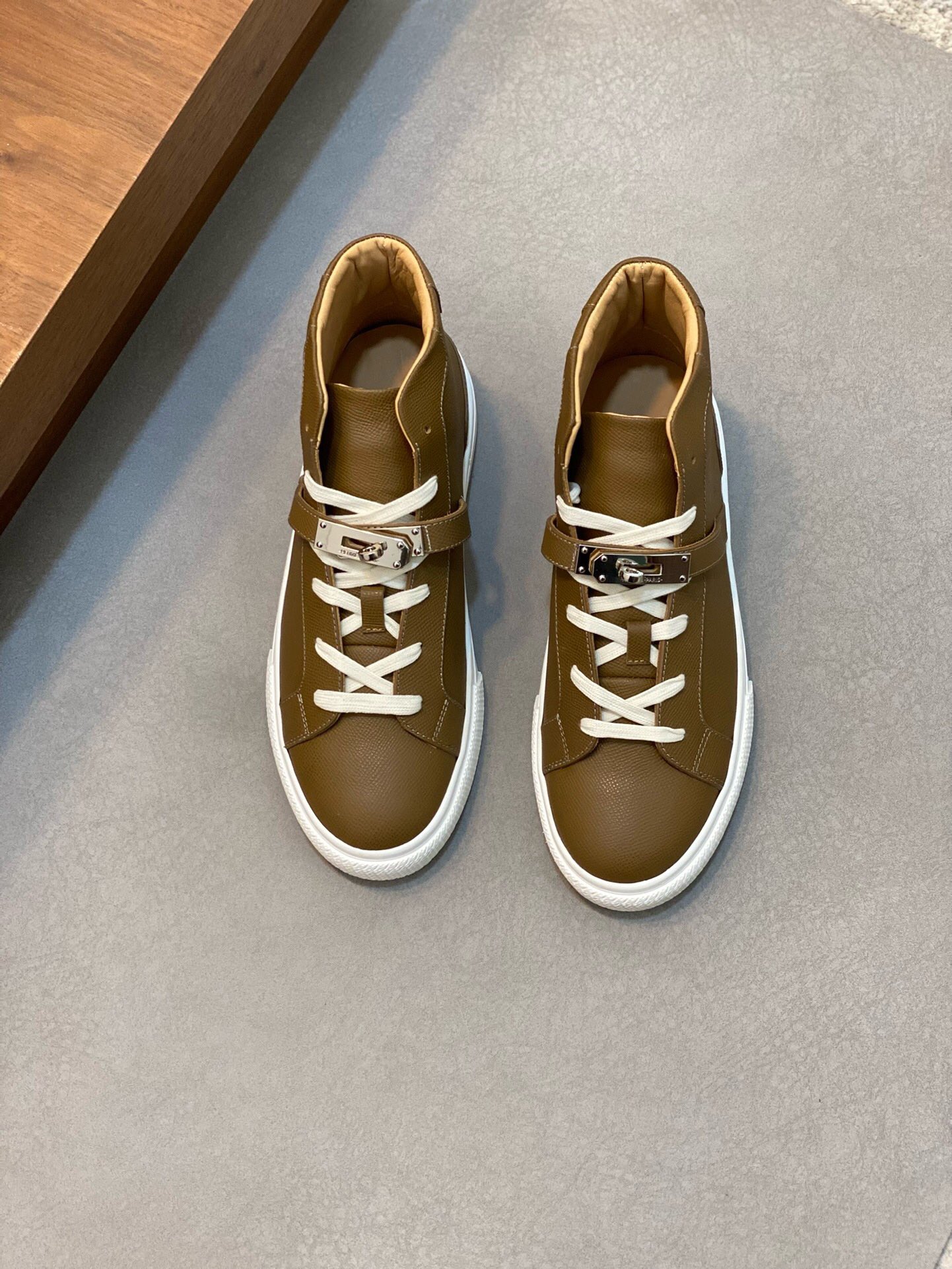 NO:217829,Brand HERMES original color matching, size 39-44 customized 38.45 price, material, new style of Hermes, boutique, casual shoes, upper cowhide, full cowhide, footbed cowhide, inner style, dynamic original, Hermes comfortable sole, simple and generous sports and leisure, Hermes casual shoes, hermes, hermes, cowhide19860909品牌HERMES 颜色原版配色 码数39-44定做38.45 价格 材质爱马仕新款 精品 休闲鞋 鞋面牛皮打造全牛皮垫脚牛皮内里版型时尚 动感十足原版 爱马仕舒适大底 简洁大方运动休闲,爱马仕 休闲鞋,hermes,hermes,cowhide,Men's shoes