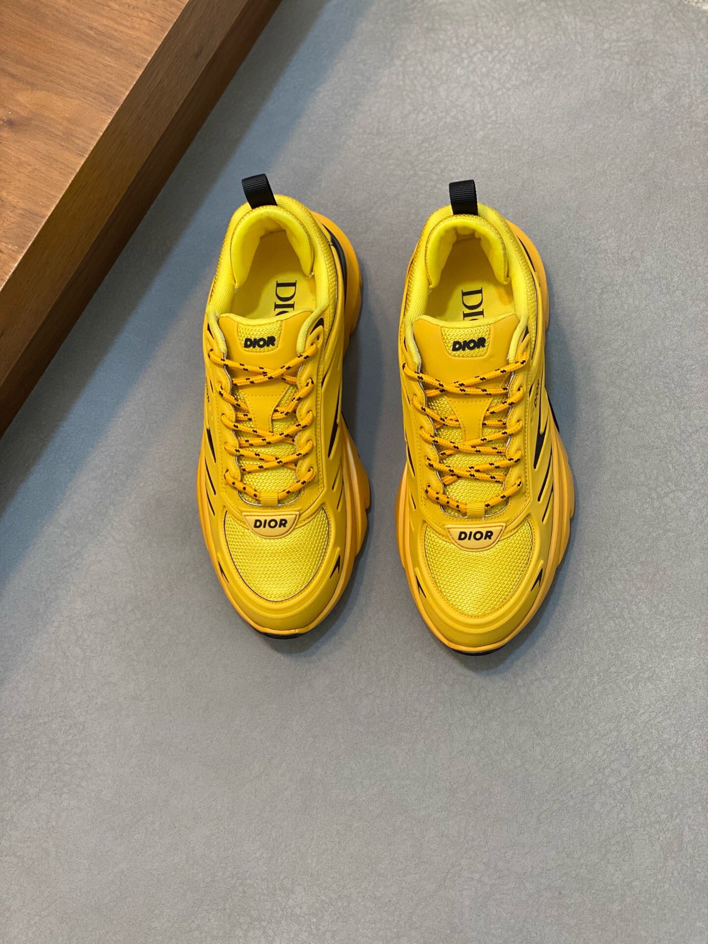 NO:217839,【Dior Dior】Size 39-45 (45 customized) Dior Dior | Autumn and Winter New Products The latest hot Chrono series thick-soled mesh color-blocked running shoes dad shoes casual sneakers series Original purchase and development This Dior Chrono sneakers are made of white and black mesh fabrics with leather effect inserts, CD logos on both sides, star patches on the tongue and Dior logo on the heel, and many details show the style. Two-color shoelaces, light soles and star decoration, can create a casual look all year round, complementing various casual or elegant items. The upper is imported from the top layer cowhide   mesh, the inner lining is original customized breathable inner lining, the original open-soled Tpr ultra-light and soft sole, Dior casual shoes, dior, dior, sneakers, cowhide19860909【 Dior迪奥】码数男39-45（45订做)  Dior迪奥 | 秋冬新品 专柜最新爆款Chrono系列厚底网面拼色跑鞋老爹鞋休闲运动鞋系列 原版购入开发做货这DiorChrono运动鞋采用白色和黑色网眼织物搭配皮革效果镶片,两侧的CD标志、鞋舌上的星星补丁和鞋跟的 Dior 标志,诸多细节彰显格调.双色鞋带,轻盈鞋底搭配星星装饰,可全年打造休闲造型,与各式休闲或优雅单品相得益彰. 鞋面原版进口头层牛皮 网面 内里原版定制透气内里 大底原版开模Tpr超轻超软大底,Dior休闲鞋,dior,dior,sneakers,cowhide,Men's shoes