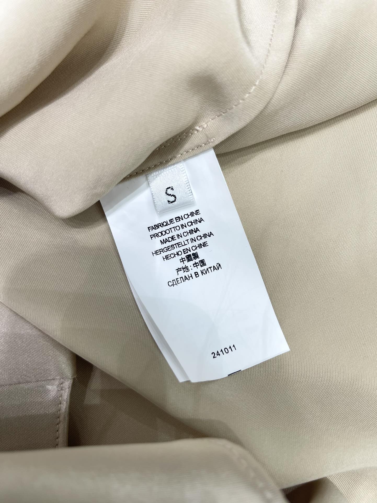 Yves Saint Laurent Flowy Acetate Blouse - Elegant & Comfortable 9 i1731580158 644 7