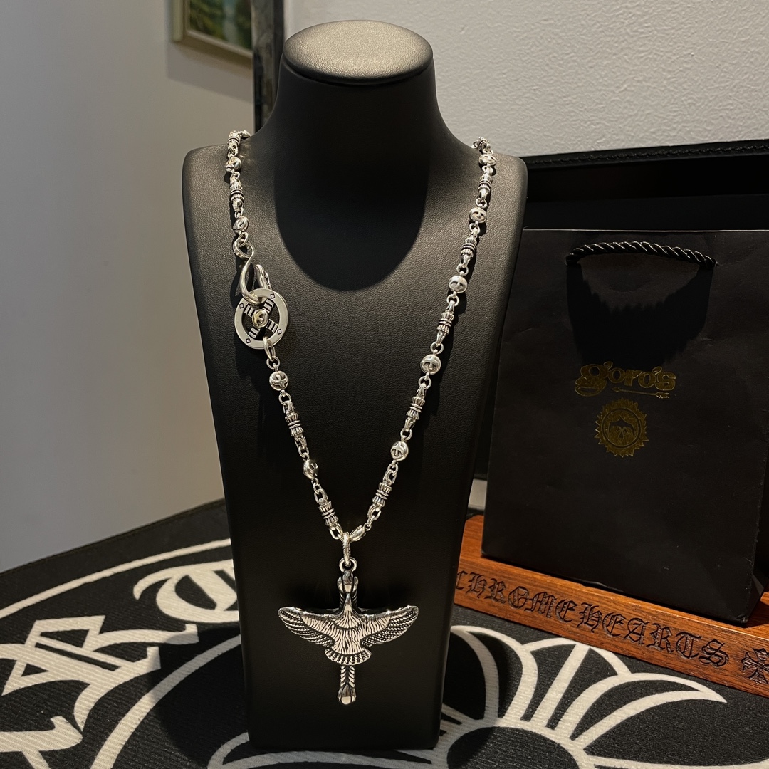 NO:107785,[New Products are on the Shelves] Goro’s Takahashi Goro Eagle Pendant, Takahashi Classic Ascension Necklace, Top Version, Accepted Exclusive Shooting, Focus on the High-end Market, Kuaishou/ins/Xiaohongshu popular models, absolutely different from ordinary versions!  The details of the picture product are consistent with ZP!  Original production process, precision quality, purely handmade, authentic model opening, fashion essentials, both men and women can wear, same couple style, rock punk silver style, retro elements, trendy and versatile, same style on the official website, fine jewelry, necklace19860909批【新品上架】Goro’s高桥吾郎老鹰吊坠,高桥经典飞鸟项链,顶级版本,认准独家拍摄,主攻高端市场 ,快手/ins/小红书热门款,绝对区别普通版本！图片产品细节与ZP一致！原版制作工艺 精工品质 纯手工打造 ～正品开模潮流时尚必备 男女均可佩戴 情侣款同款 摇滚朋克泰银风格 复古元素 潮流百搭 官网同款,饰品精品,necklace,Jewelry