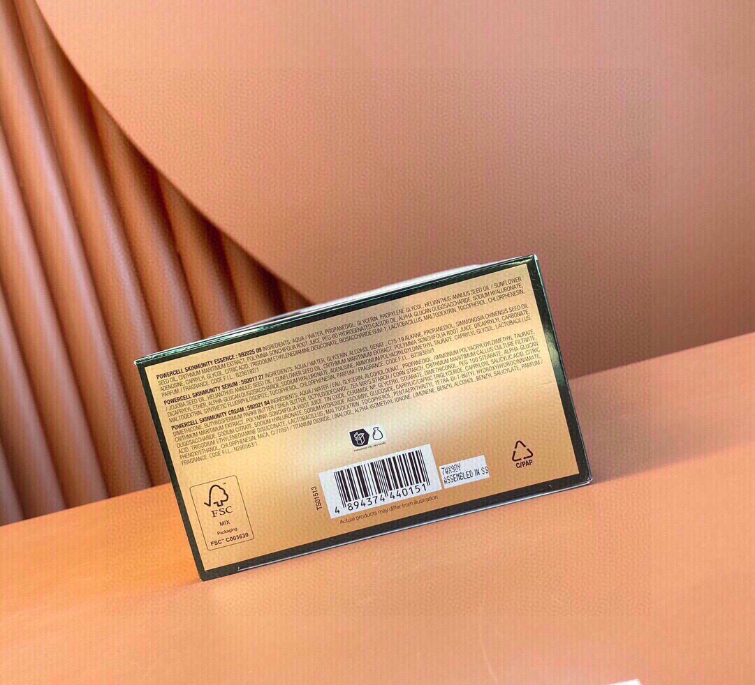 68💰
高质量❗️第三代HR赫莲娜绿宝瓶三件套🍇🍇主打修复抗老化～绿宝瓶系列可以说是相当给力了。新肌水200ml+新款pro精华50ml+绿瓶面霜50g💥💥