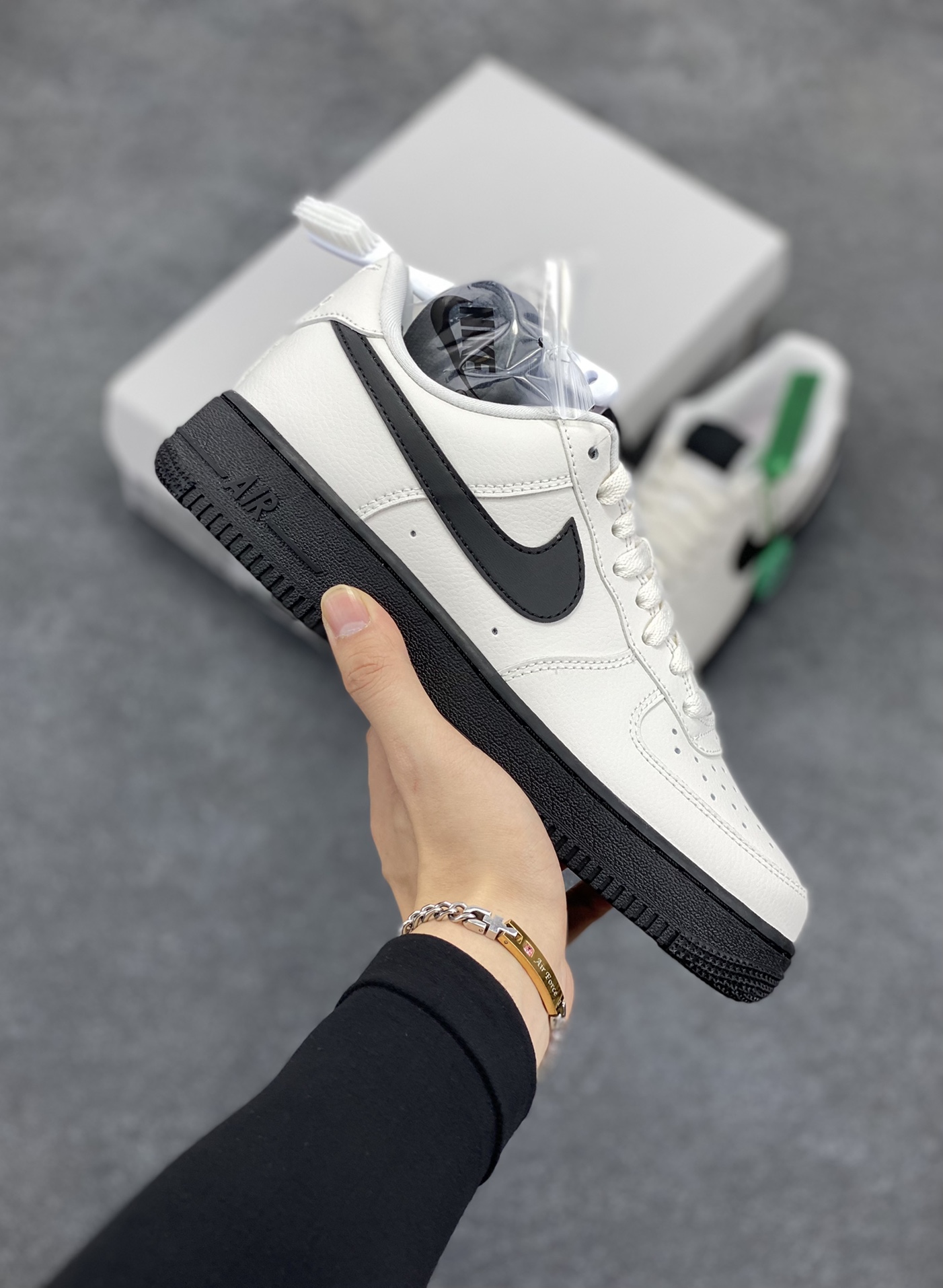 HY版本💯 Nike Air Force 1 Low 米白大学白黑 空军一号低帮运动休闲板鞋 原楦头原纸板 打造纯正空军版型#专注外贸渠道 全掌内置蜂窝气垫 #原盒配件 原厂中底钢印、拉帮完美 货号:HJ7180-030 尺码:36 36.5 37.5 38 38.5 39 40 40.5 41 42 42.5 43 44 44.5 45 46-选品中心