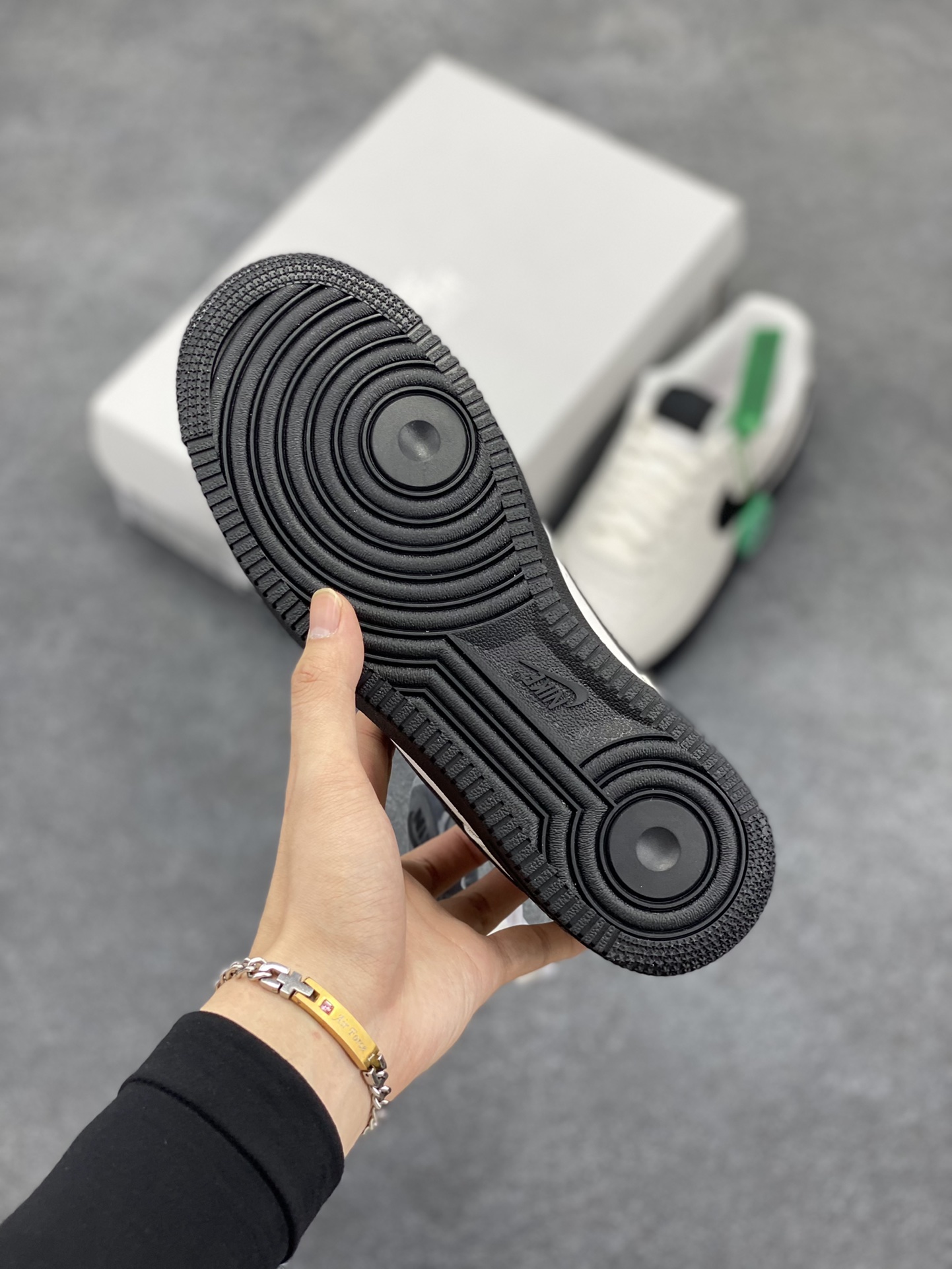 图片[5]-HY版本💯 Nike Air Force 1 Low 米白大学白黑 空军一号低帮运动休闲板鞋 原楦头原纸板 打造纯正空军版型#专注外贸渠道 全掌内置蜂窝气垫 #原盒配件 原厂中底钢印、拉帮完美 货号：HJ7180-030 尺码：36 36.5 37.5 38 38.5 39 40 40.5 41 42 42.5 43 44 44.5 45 46-选品中心