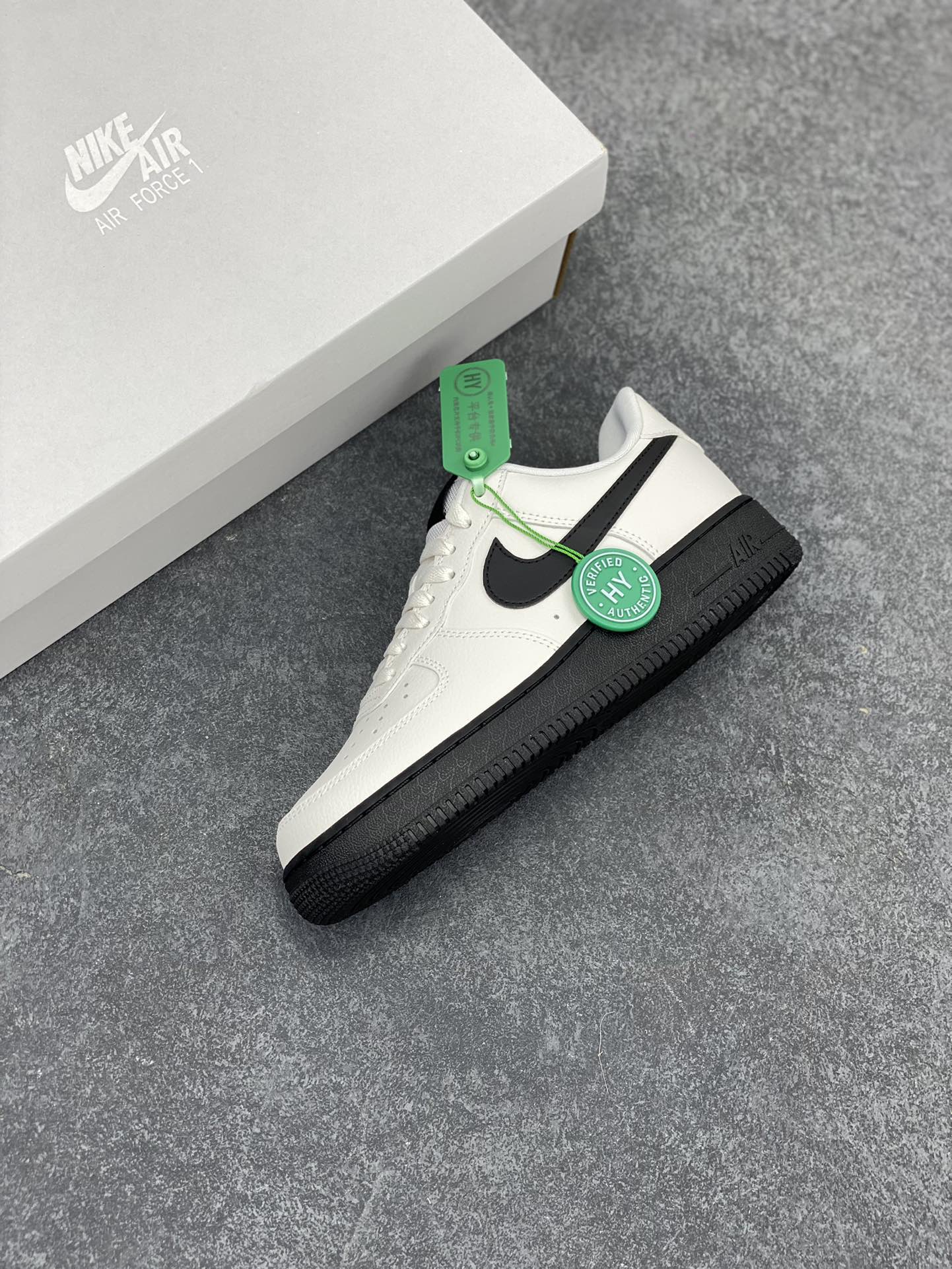 图片[7]-HY版本💯 Nike Air Force 1 Low 米白大学白黑 空军一号低帮运动休闲板鞋 原楦头原纸板 打造纯正空军版型#专注外贸渠道 全掌内置蜂窝气垫 #原盒配件 原厂中底钢印、拉帮完美 货号：HJ7180-030 尺码：36 36.5 37.5 38 38.5 39 40 40.5 41 42 42.5 43 44 44.5 45 46-选品中心