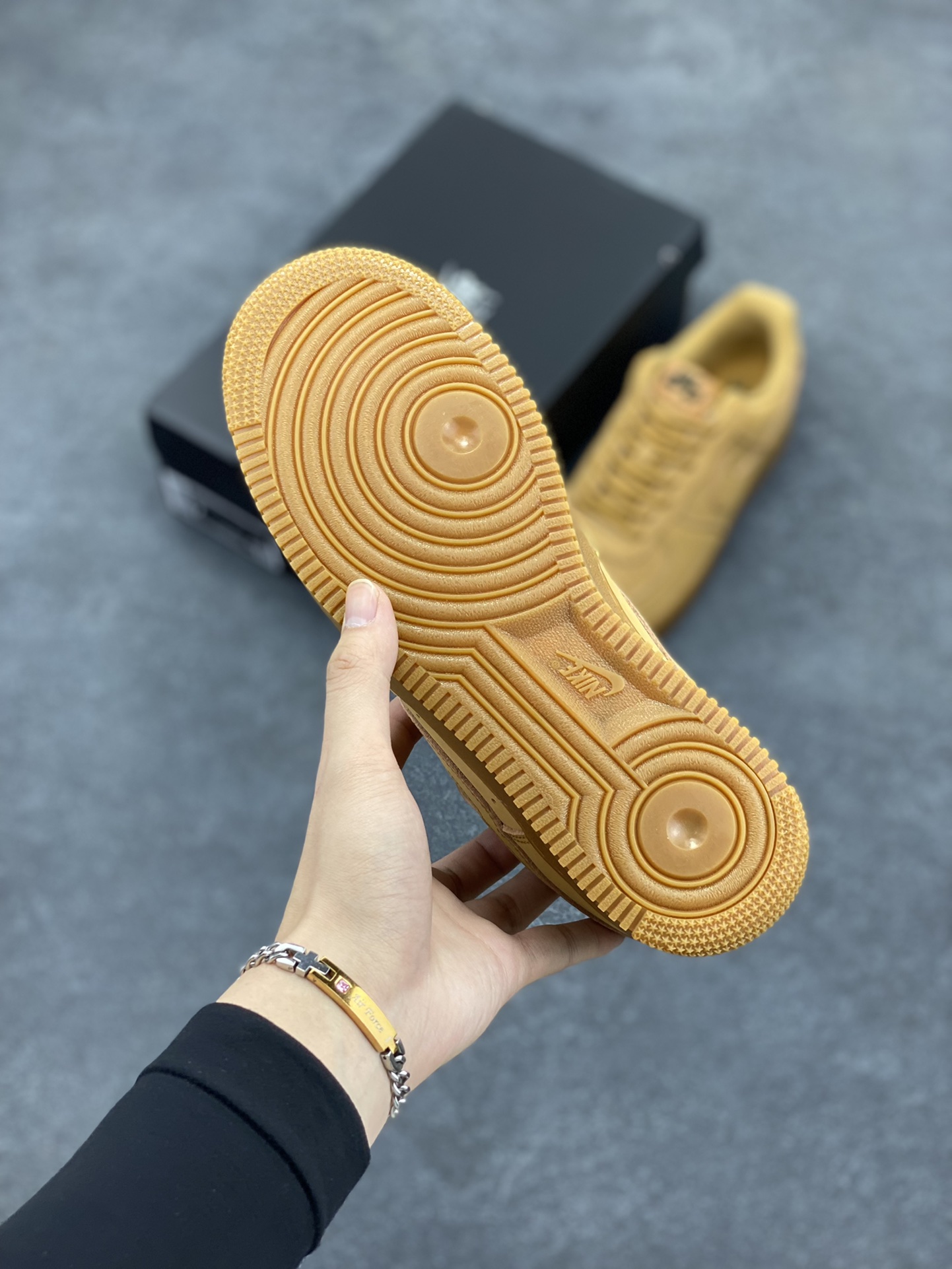 图片[5]-福利特价 Nike Air Force1 Low AF1 经典款小麦色空军一号低帮休闲板鞋一代。Nike继续推出小麦色AF1 以与低帮款的方式呈现 小麦色牛巴革打造鞋面 生胶鞋底与鞋面风格协调一致 搭配同色系尼龙鞋带 侧身皮质Swoosh Logo进一步体现 独特魅力． 货号：AA4061-200 尺码：36 36.5 37.5 38 38.5 39 40 40.5 41 42 42.5 43 44 44.5 45-选品中心