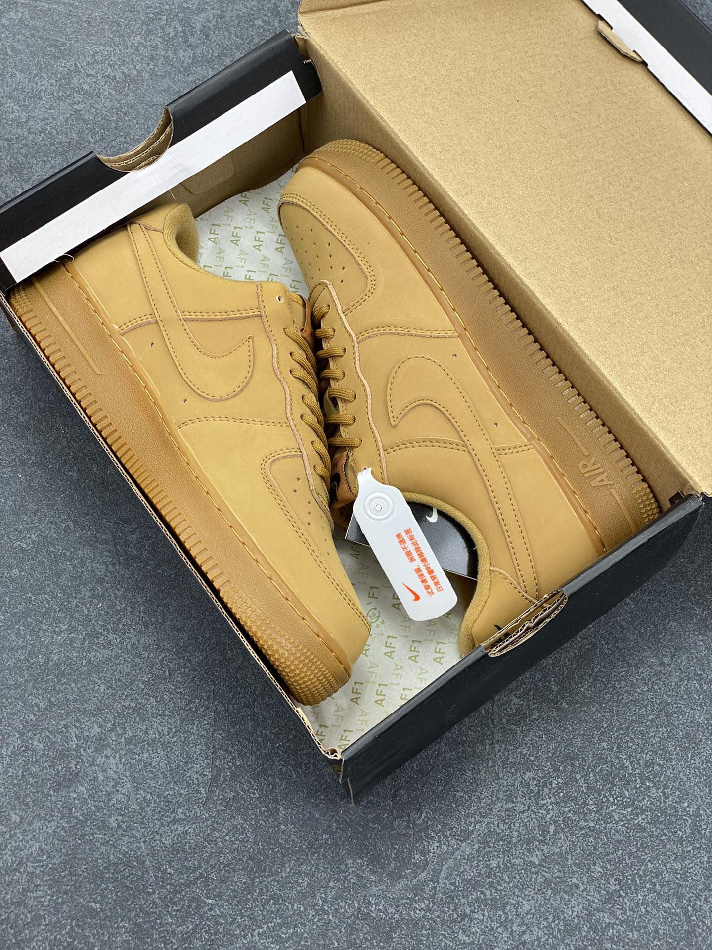 图片[9]-福利特价 Nike Air Force1 Low AF1 经典款小麦色空军一号低帮休闲板鞋一代。Nike继续推出小麦色AF1 以与低帮款的方式呈现 小麦色牛巴革打造鞋面 生胶鞋底与鞋面风格协调一致 搭配同色系尼龙鞋带 侧身皮质Swoosh Logo进一步体现 独特魅力． 货号：AA4061-200 尺码：36 36.5 37.5 38 38.5 39 40 40.5 41 42 42.5 43 44 44.5 45-选品中心