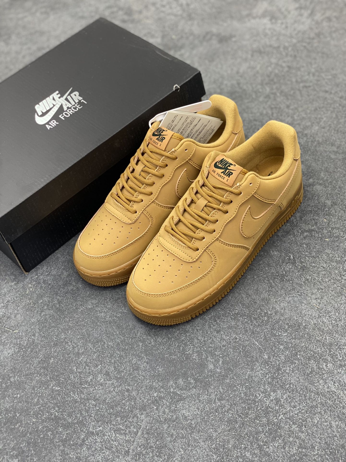 图片[8]-福利特价 Nike Air Force1 Low AF1 经典款小麦色空军一号低帮休闲板鞋一代。Nike继续推出小麦色AF1 以与低帮款的方式呈现 小麦色牛巴革打造鞋面 生胶鞋底与鞋面风格协调一致 搭配同色系尼龙鞋带 侧身皮质Swoosh Logo进一步体现 独特魅力． 货号：AA4061-200 尺码：36 36.5 37.5 38 38.5 39 40 40.5 41 42 42.5 43 44 44.5 45-选品中心