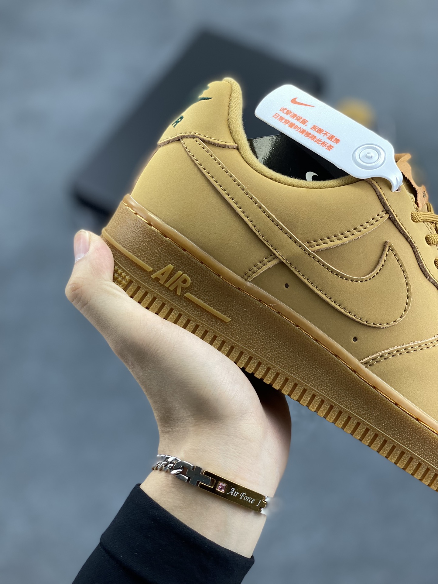 图片[6]-福利特价 Nike Air Force1 Low AF1 经典款小麦色空军一号低帮休闲板鞋一代。Nike继续推出小麦色AF1 以与低帮款的方式呈现 小麦色牛巴革打造鞋面 生胶鞋底与鞋面风格协调一致 搭配同色系尼龙鞋带 侧身皮质Swoosh Logo进一步体现 独特魅力． 货号：AA4061-200 尺码：36 36.5 37.5 38 38.5 39 40 40.5 41 42 42.5 43 44 44.5 45-选品中心