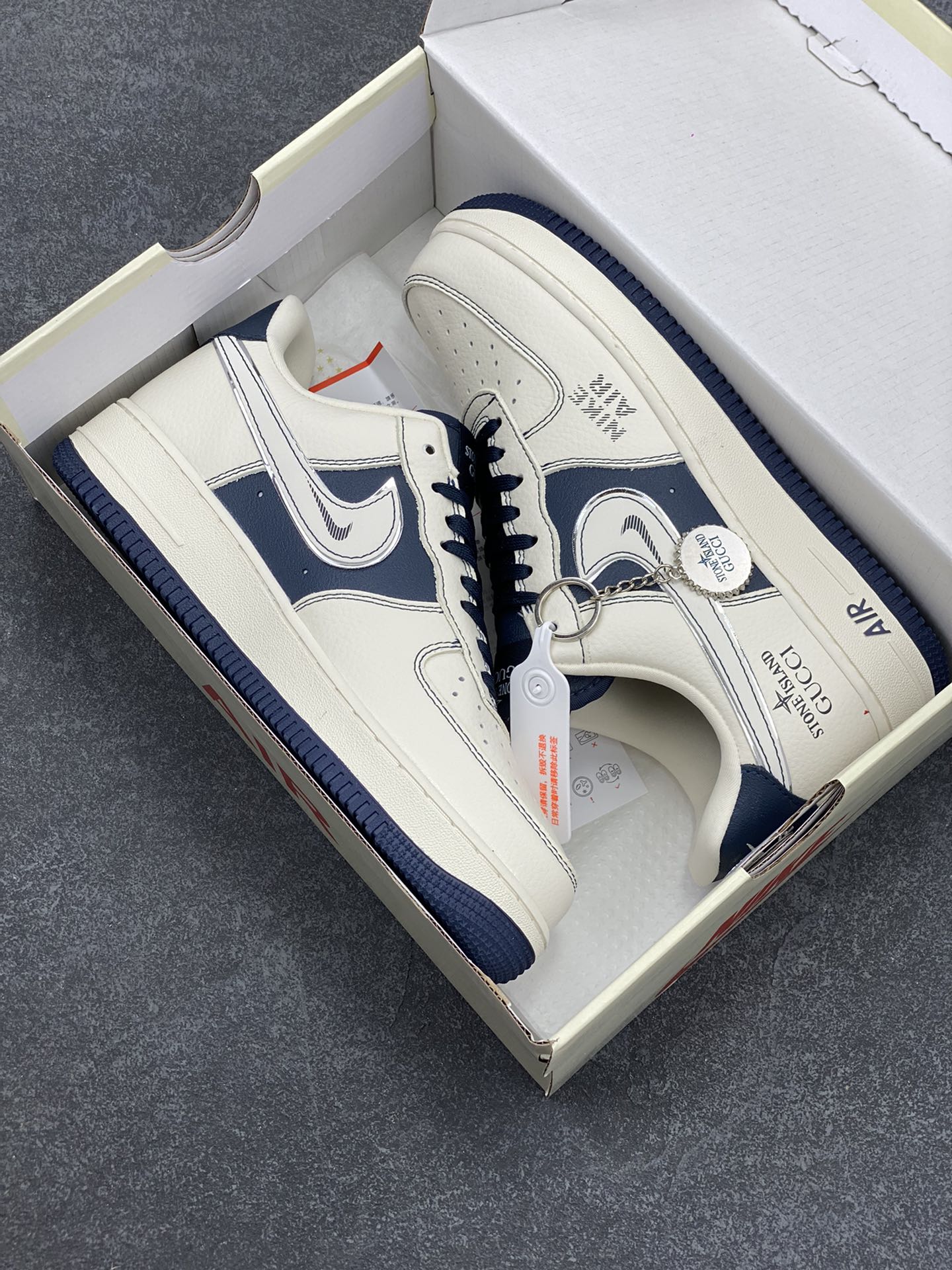 图片[9]-NIke Air Force 1 \’07 Low “古驰石头岛联名–米白石墨”空军一号 低帮 运动鞋 休闲鞋 折边针车 工艺难度大 原楦头原纸板 原装鞋盒 定制五金配件 内置全掌气垫 原厂鞋底 货号：KK1988-013 尺码：36 36.5 37.5 38 38.5 39 40 40.5 41 42 42.5 43 44 44.5 45-选品中心