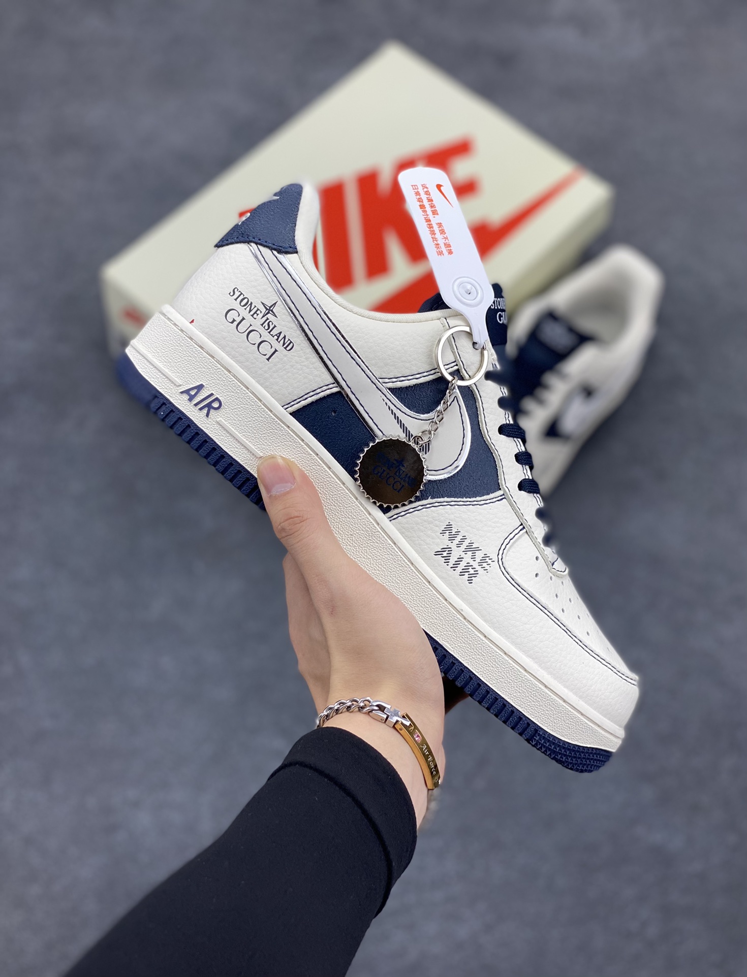 NIke Air Force 1 \’07 Low “古驰石头岛联名–米白石墨”空军一号 低帮 运动鞋 休闲鞋 折边针车 工艺难度大 原楦头原纸板 原装鞋盒 定制五金配件 内置全掌气垫 原厂鞋底 货号:KK1988-013 尺码:36 36.5 37.5 38 38.5 39 40 40.5 41 42 42.5 43 44 44.5 45-选品中心