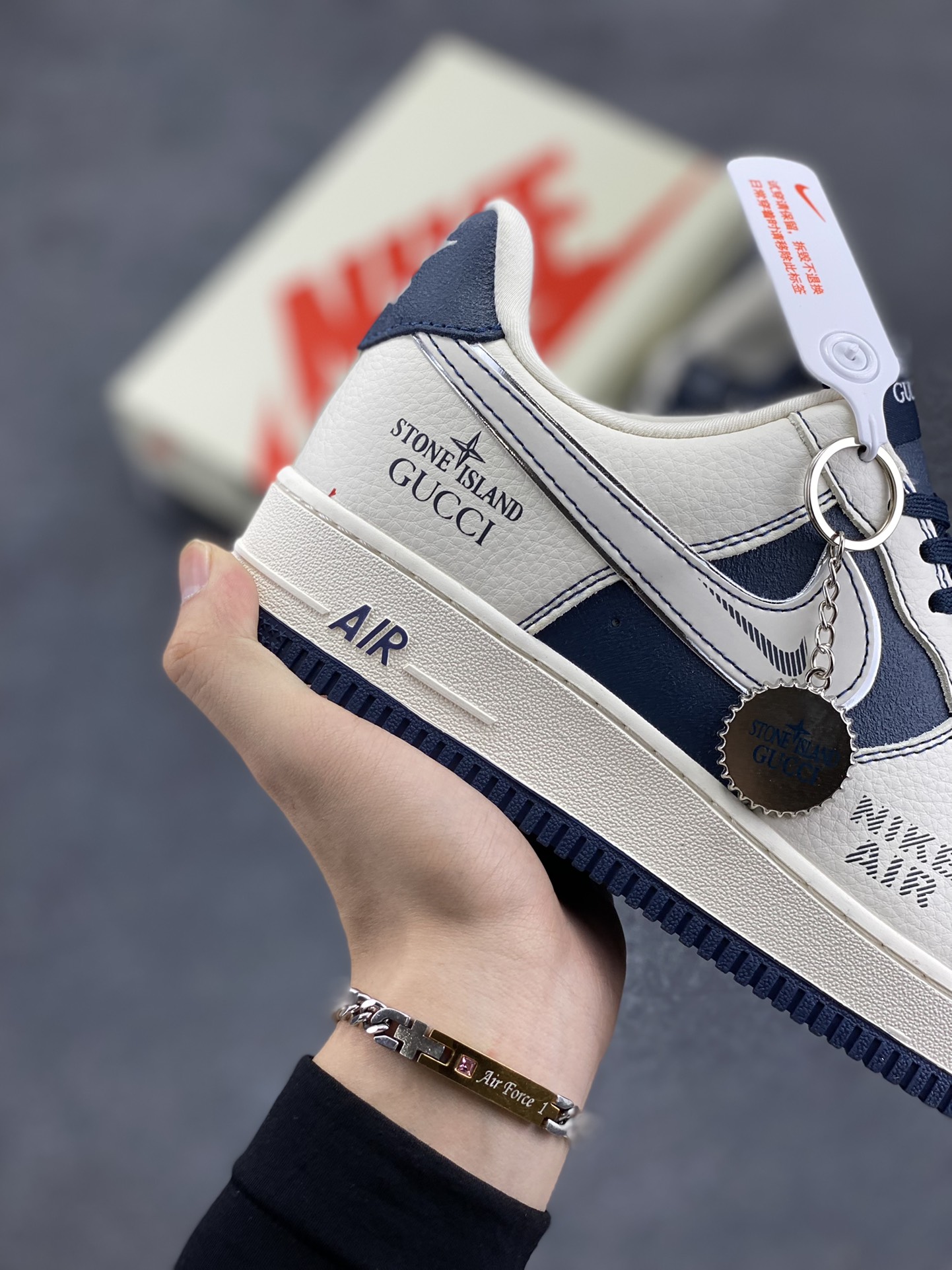 图片[6]-NIke Air Force 1 \’07 Low “古驰石头岛联名–米白石墨”空军一号 低帮 运动鞋 休闲鞋 折边针车 工艺难度大 原楦头原纸板 原装鞋盒 定制五金配件 内置全掌气垫 原厂鞋底 货号：KK1988-013 尺码：36 36.5 37.5 38 38.5 39 40 40.5 41 42 42.5 43 44 44.5 45-选品中心