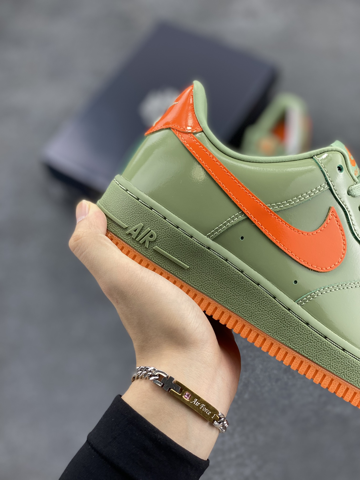 图片[6]-Nike Air Force 1 Low \’07 漆皮红绿 原楦头原纸板 打造纯正空军版型 #专注外贸渠道 全掌内置蜂窝气垫 #原盒配件 原厂中底钢印、拉帮完美 货号：HJ9118-386 尺码：36 36.5 37.5 38 38.5 39 40 40.5 41 42 42.5 43 44 44.5 45-选品中心