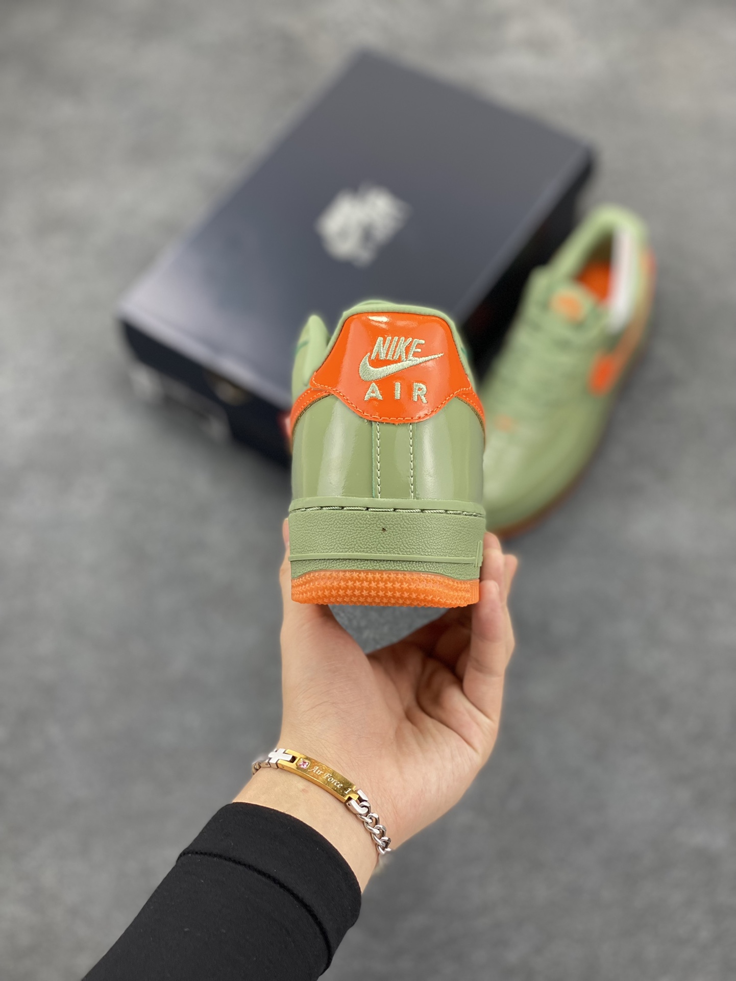 图片[4]-Nike Air Force 1 Low \’07 漆皮红绿 原楦头原纸板 打造纯正空军版型 #专注外贸渠道 全掌内置蜂窝气垫 #原盒配件 原厂中底钢印、拉帮完美 货号：HJ9118-386 尺码：36 36.5 37.5 38 38.5 39 40 40.5 41 42 42.5 43 44 44.5 45-选品中心